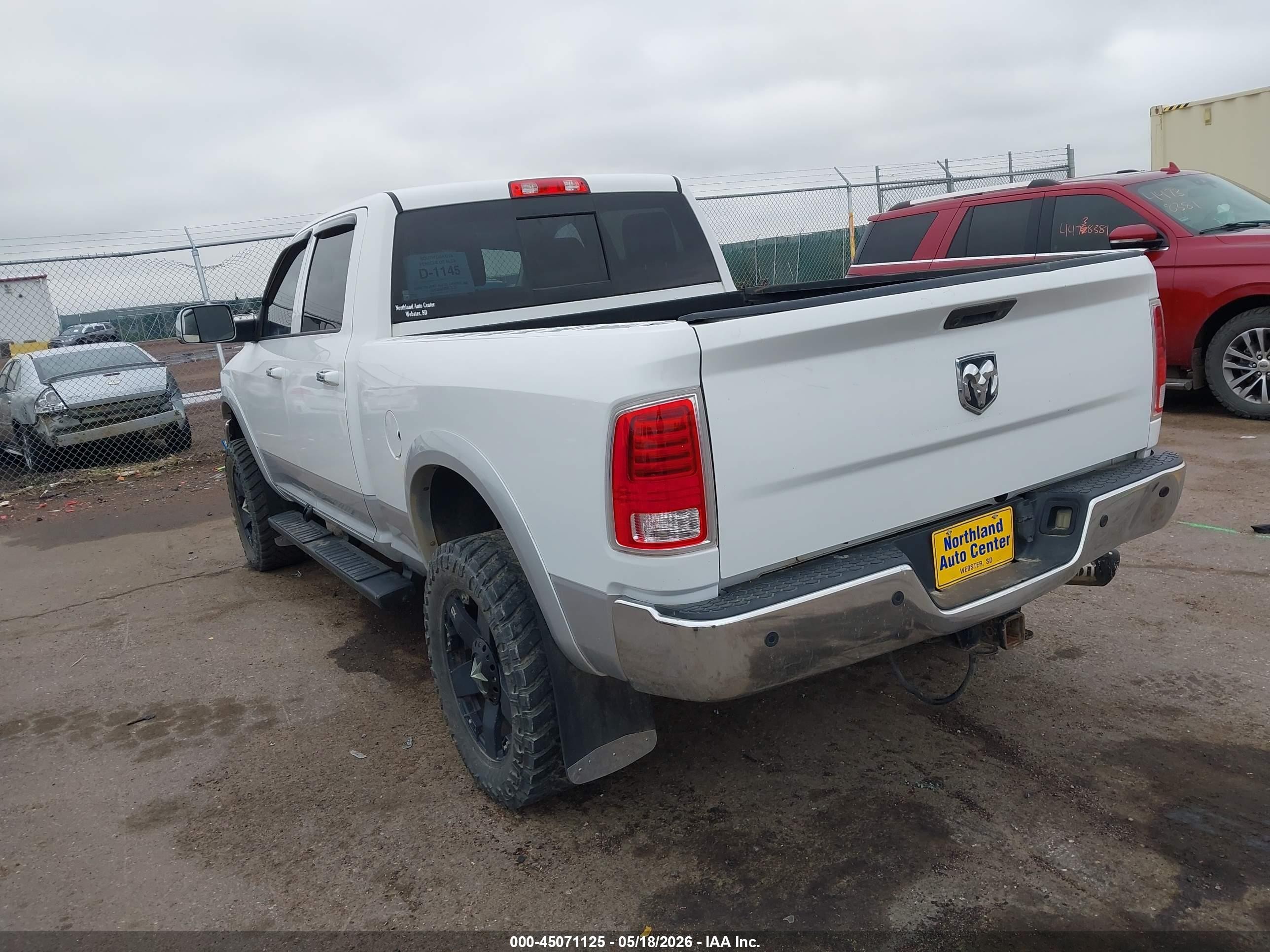 2015 Ram 2500 Laramie White vin: 3C6UR5FL2FG603467