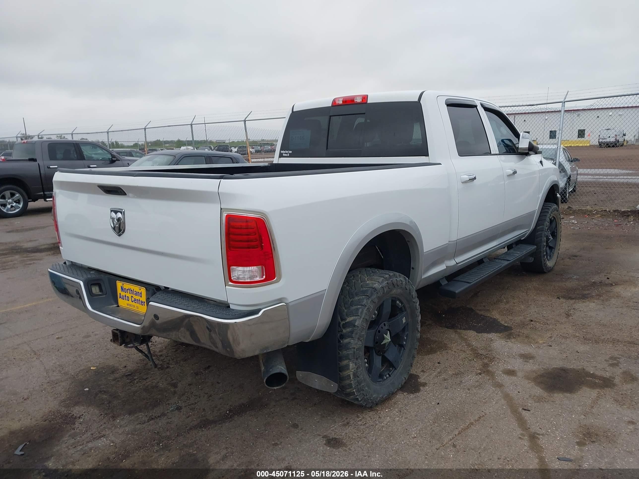 2015 Ram 2500 Laramie White vin: 3C6UR5FL2FG603467