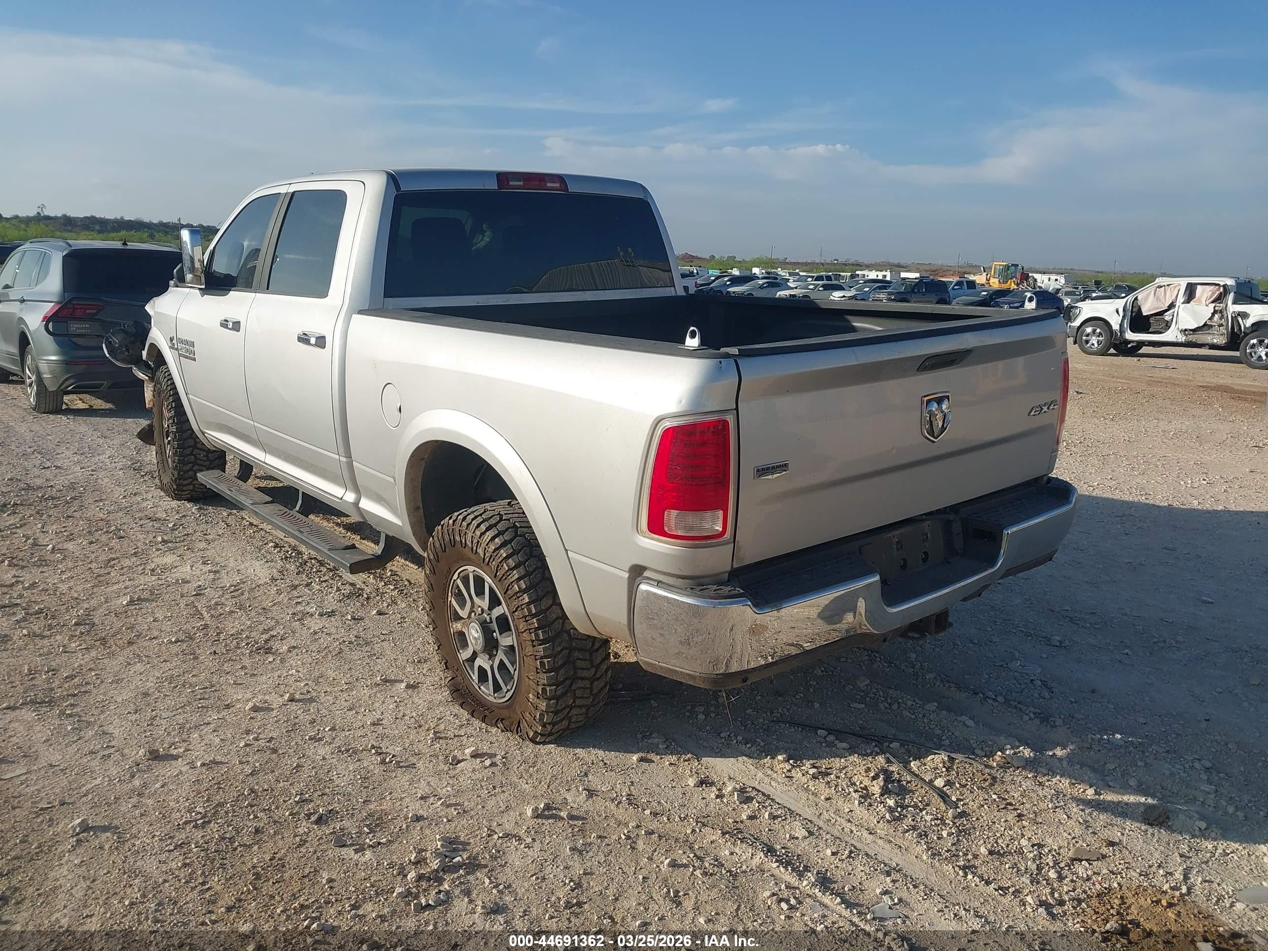 2015 Ram 2500 Laramie Silver vin: 3C6UR5FL3FG515897