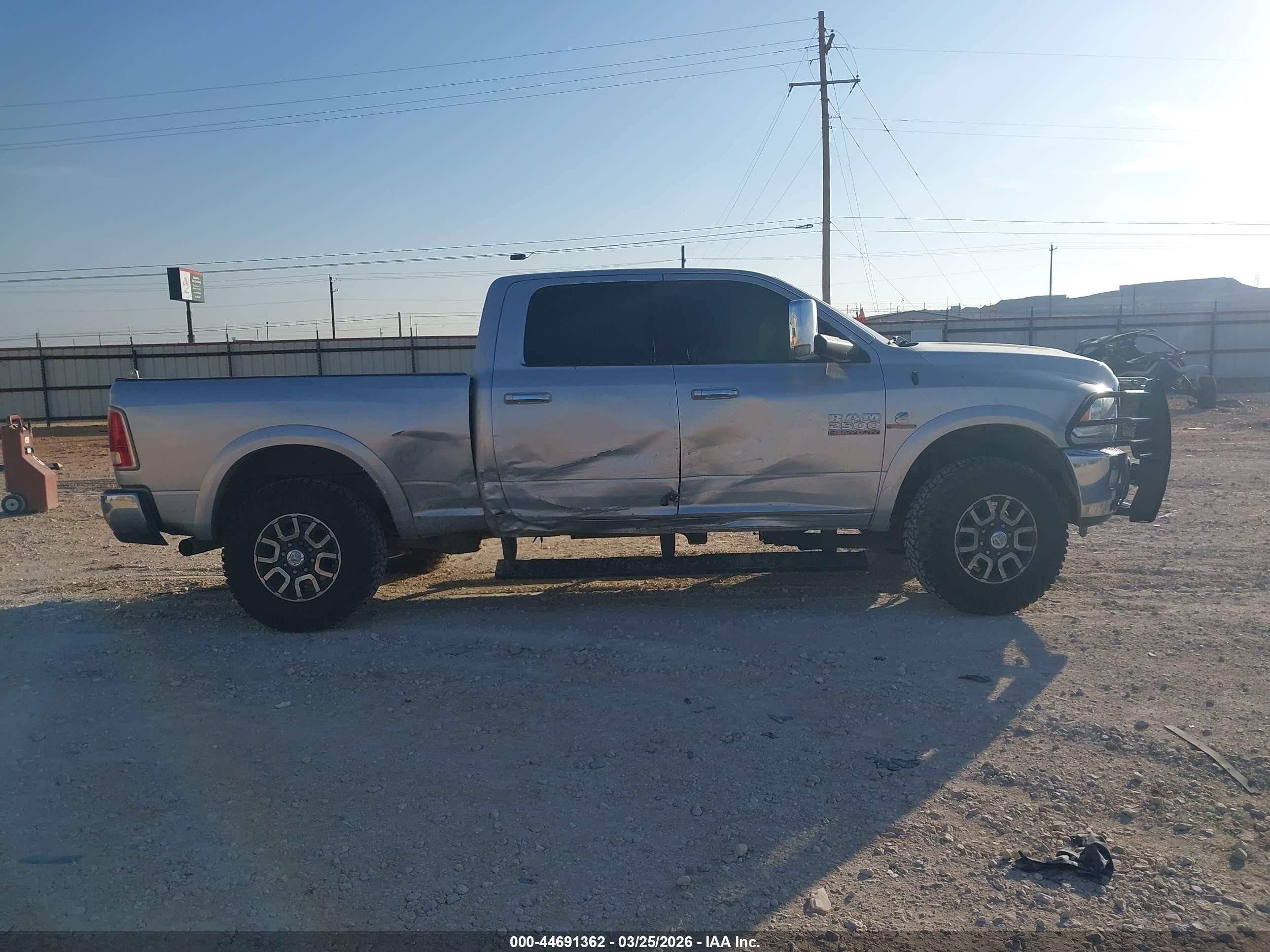 2015 Ram 2500 Laramie Silver vin: 3C6UR5FL3FG515897