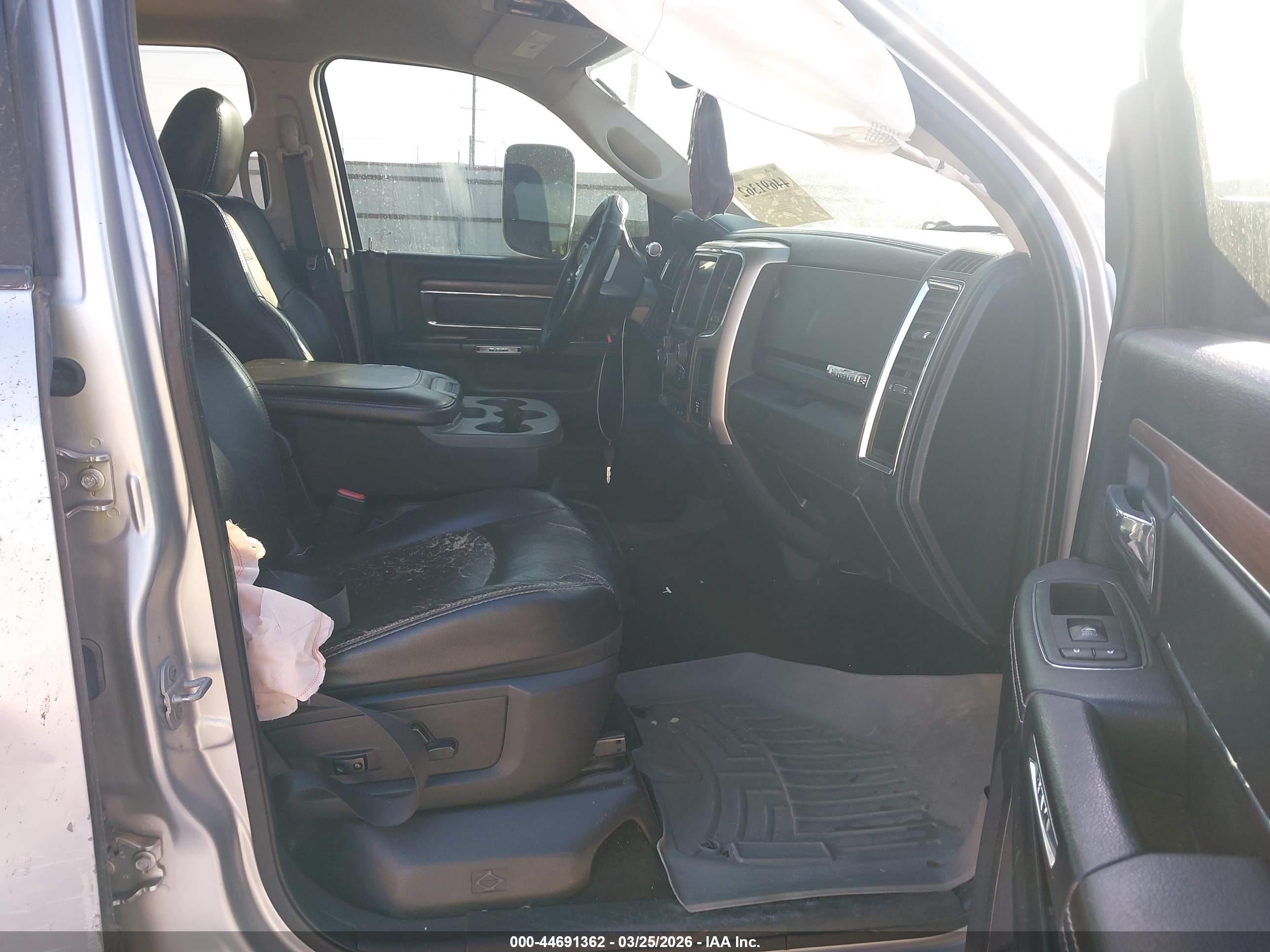 2015 Ram 2500 Laramie Silver vin: 3C6UR5FL3FG515897