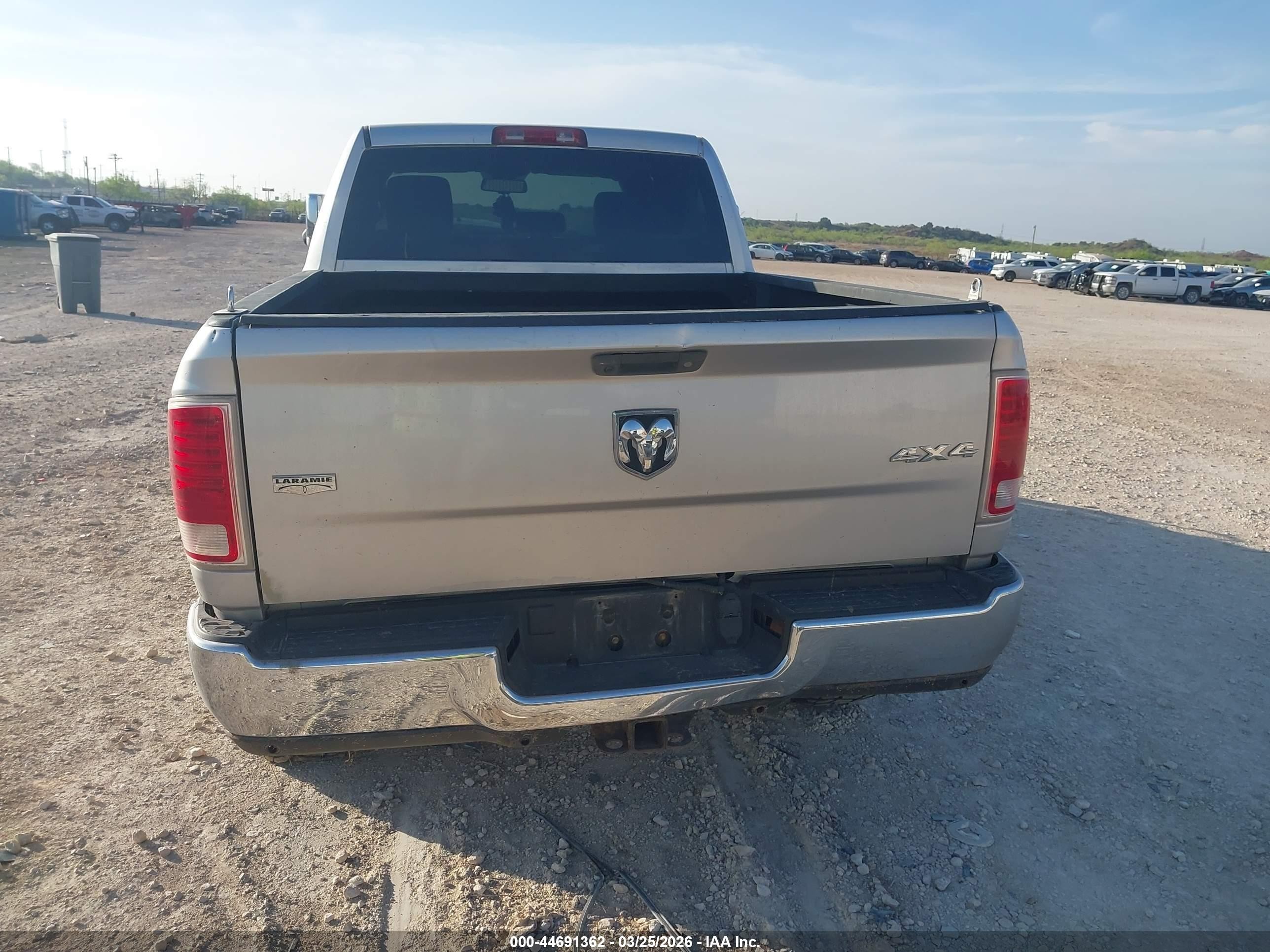 2015 Ram 2500 Laramie Silver vin: 3C6UR5FL3FG515897