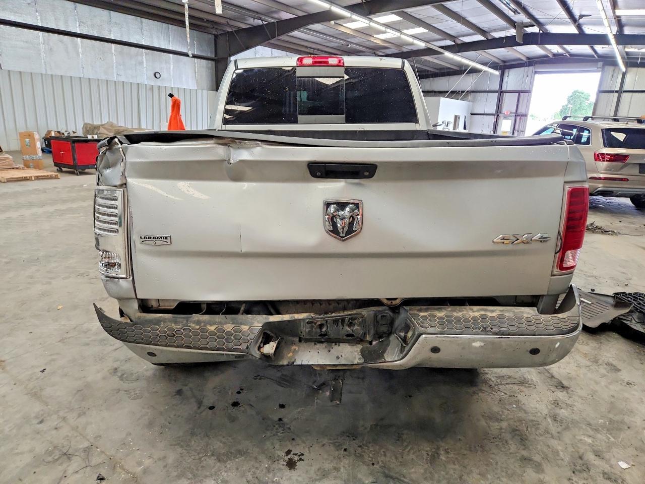 2015 Ram 2500 Laramie Silver vin: 3C6UR5FL3FG584444