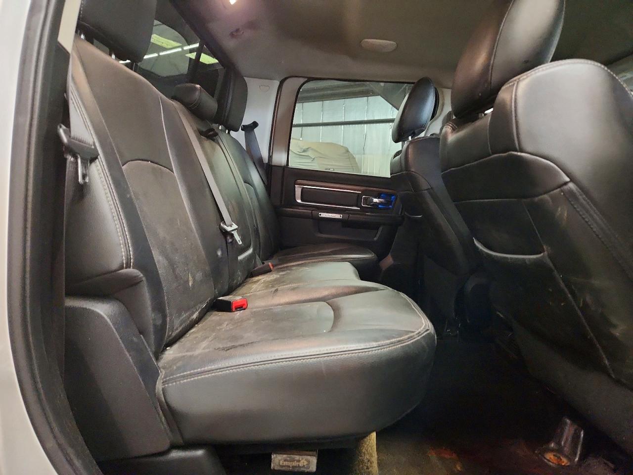 2015 Ram 2500 Laramie Silver vin: 3C6UR5FL3FG584444