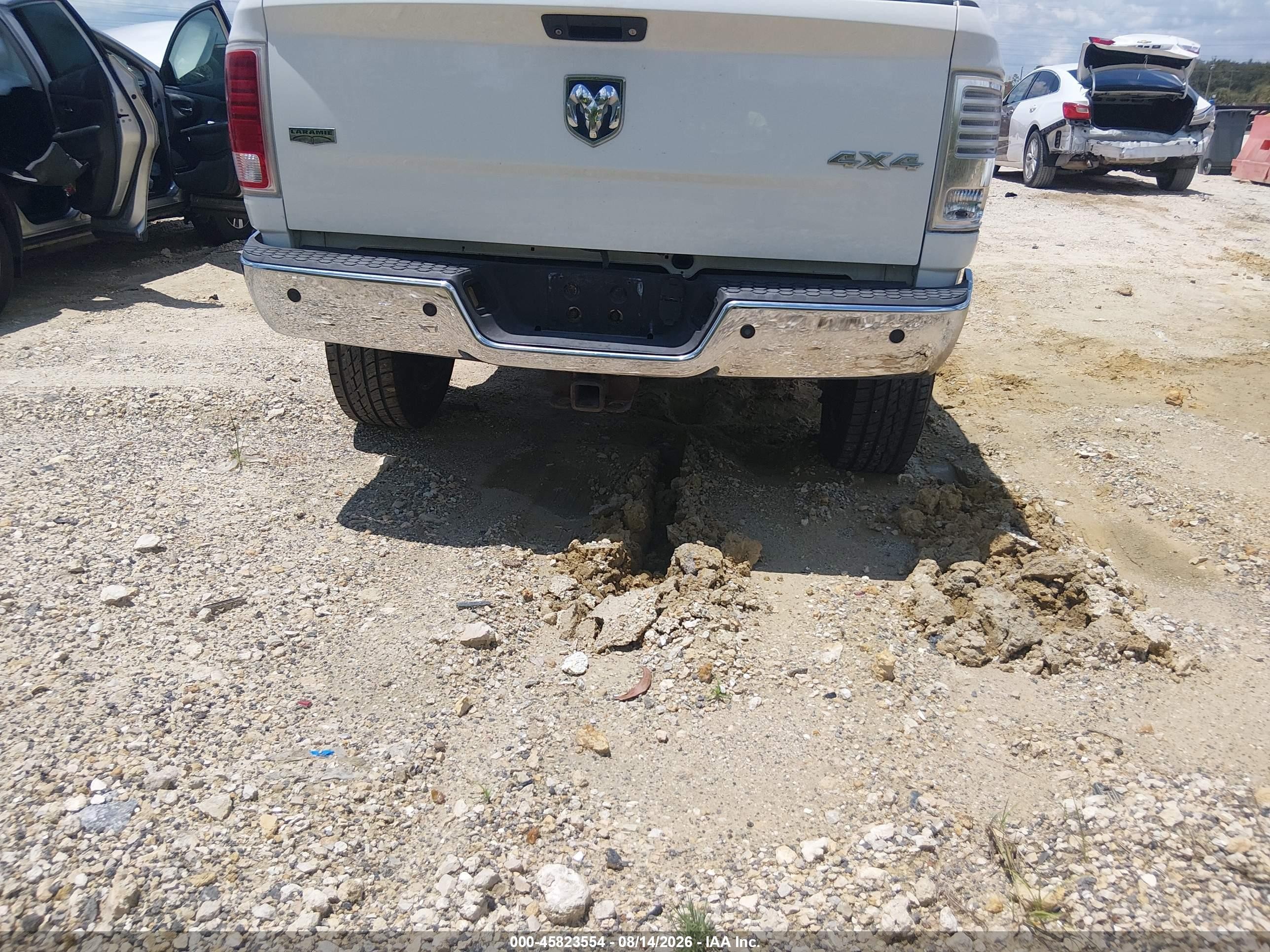2013 Ram 2500 Laramie White vin: 3C6UR5FL5DG575872