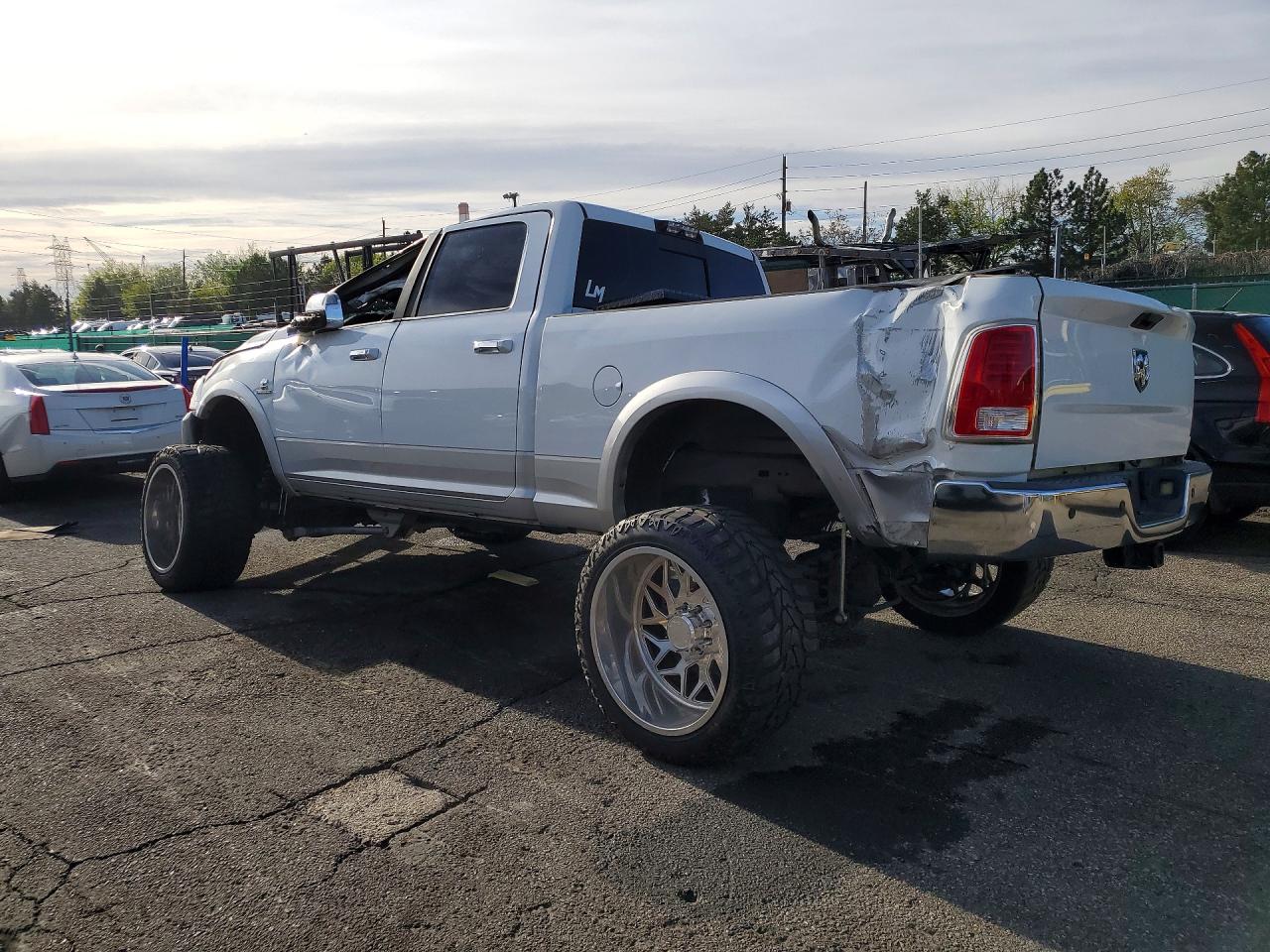 2015 Ram 2500 Laramie White vin: 3C6UR5FL6FG570604