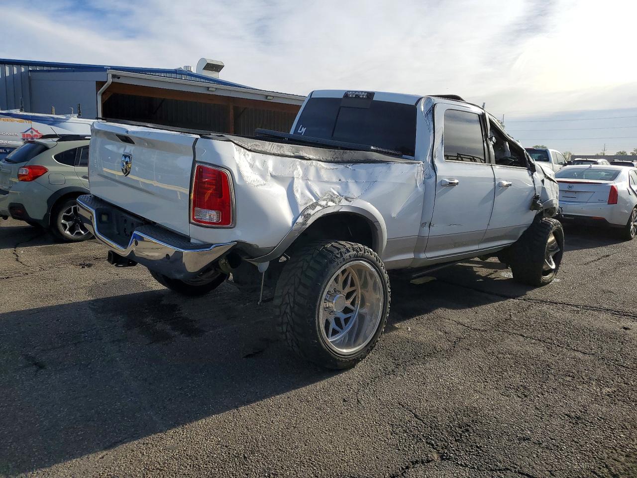 2015 Ram 2500 Laramie White vin: 3C6UR5FL6FG570604
