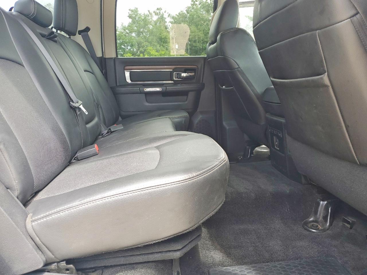 2015 Ram 2500 Laramie White vin: 3C6UR5FL7FG646721