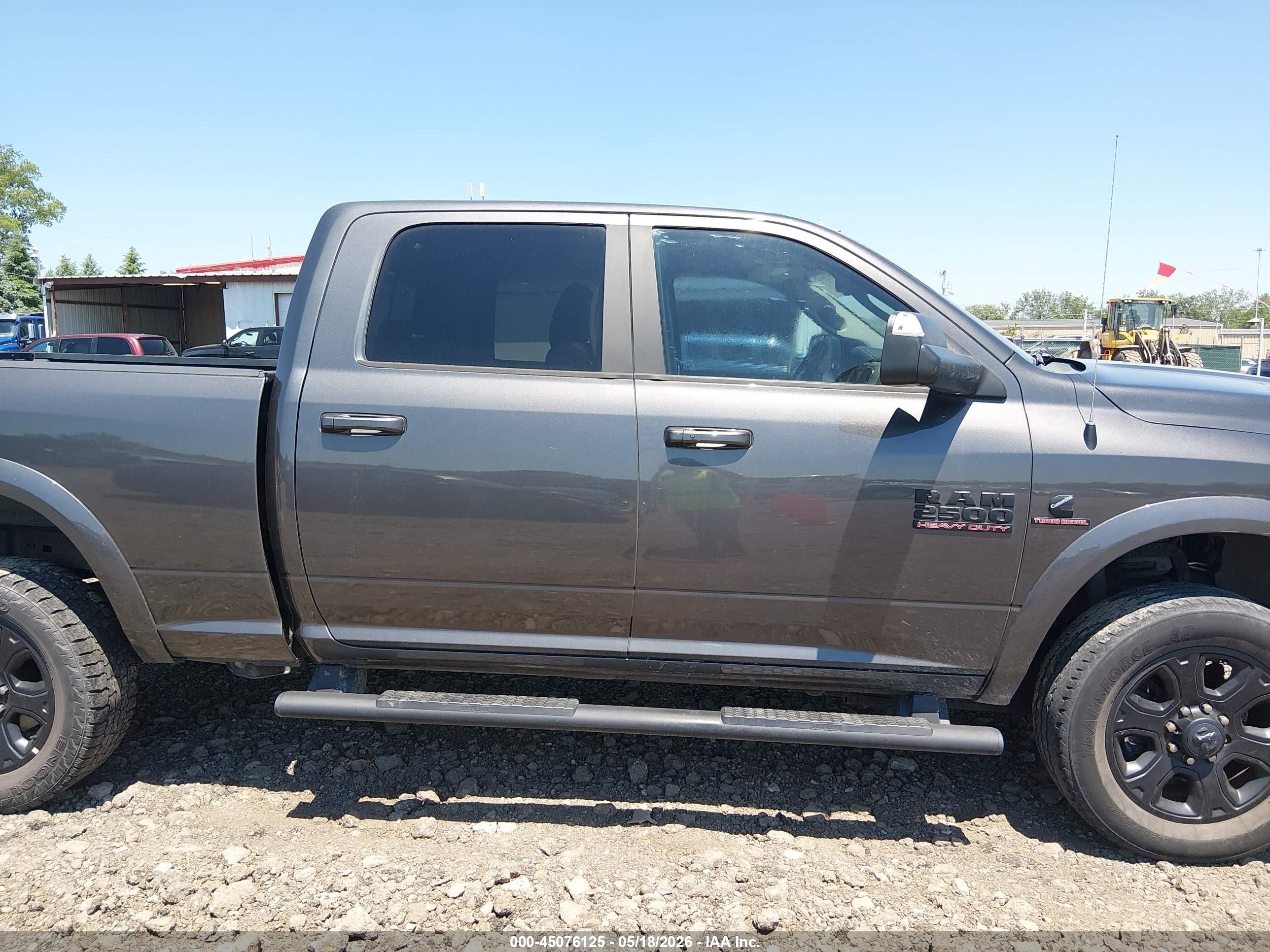 2017 Ram 2500 Laramie  4x4 6'4 Box Серый vin: 3C6UR5FL7HG786741