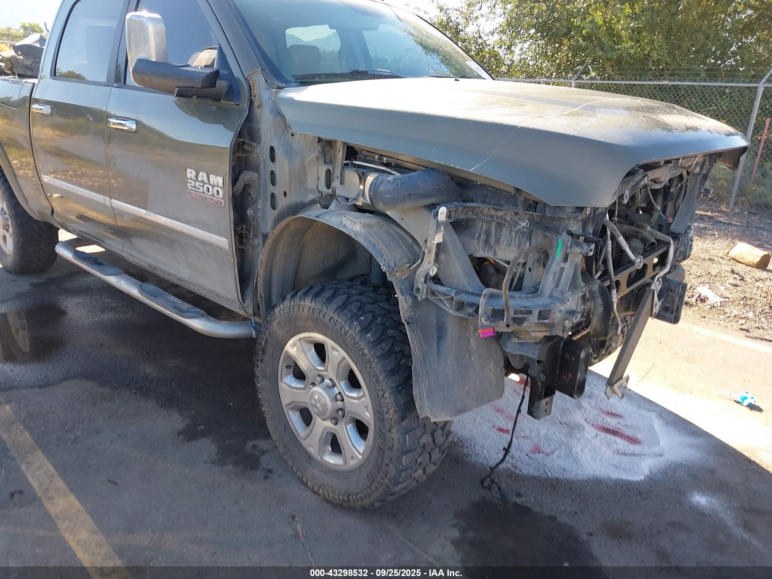 2014 Ram 2500 Laramie Зеленый vin: 3C6UR5FL9EG163228