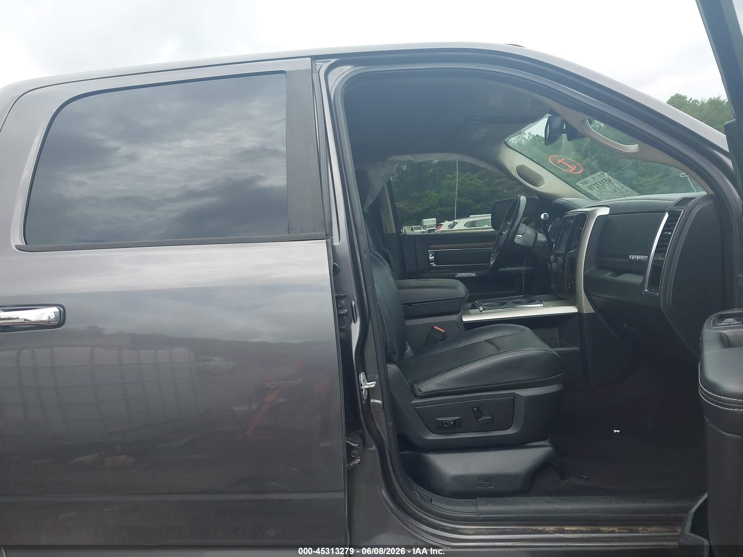 2015 Ram 2500 Laramie Серый vin: 3C6UR5FL9FG603823