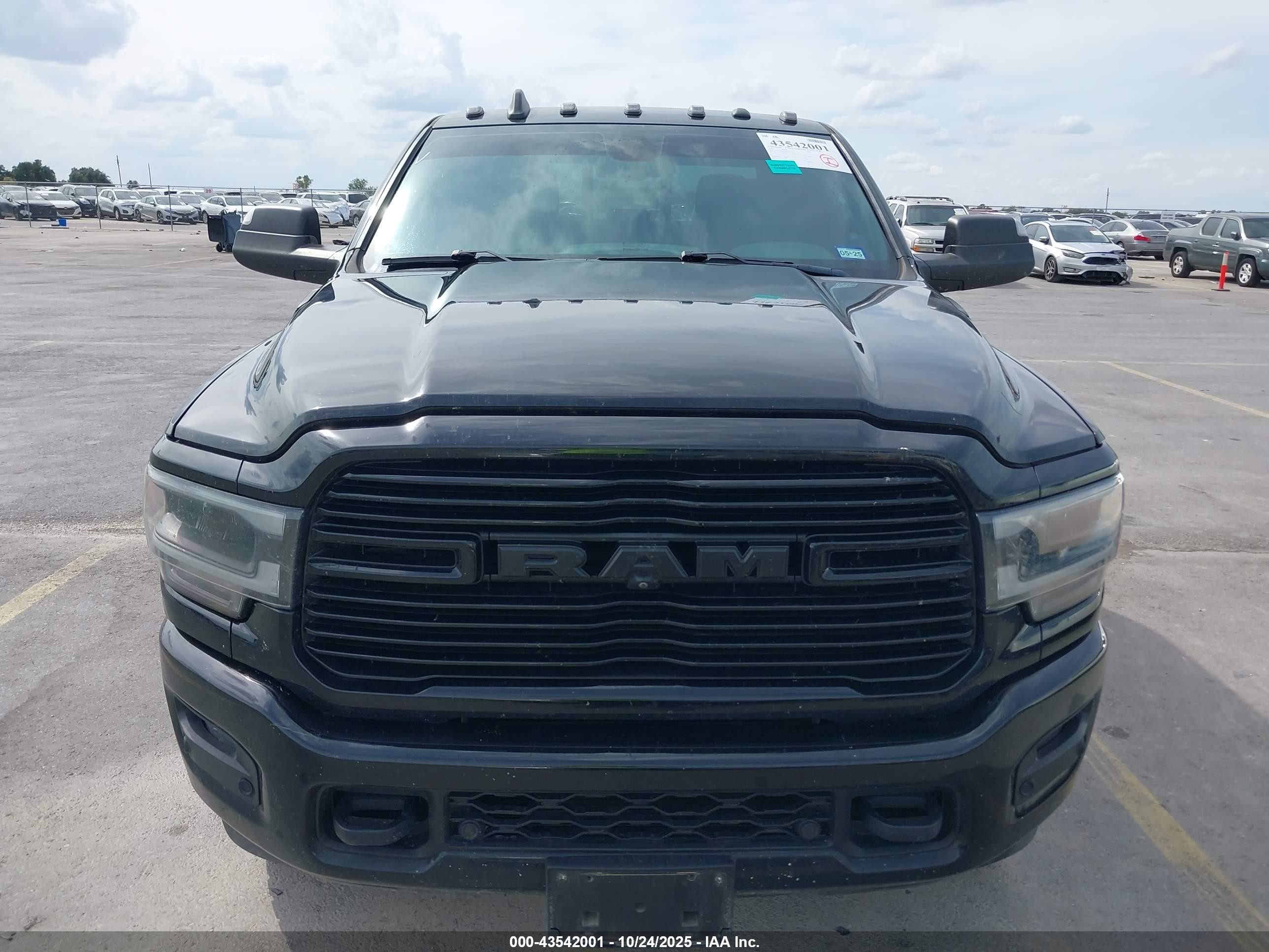 2021 Ram 2500 Laramie  4x4 6'4 Box Черный vin: 3C6UR5FL9MG545452