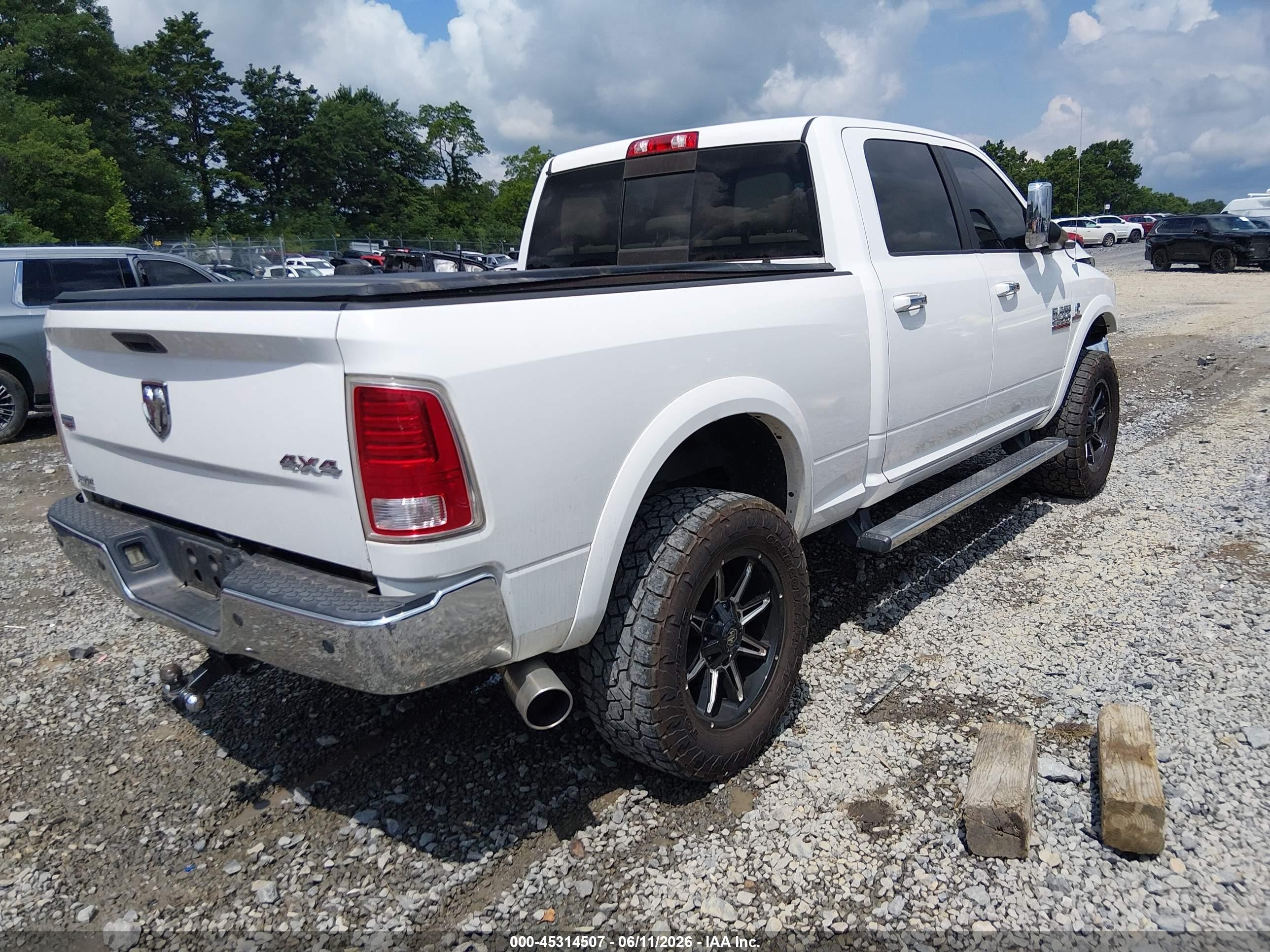 2013 Ram 2500 Laramie White vin: 3C6UR5FLXDG560719