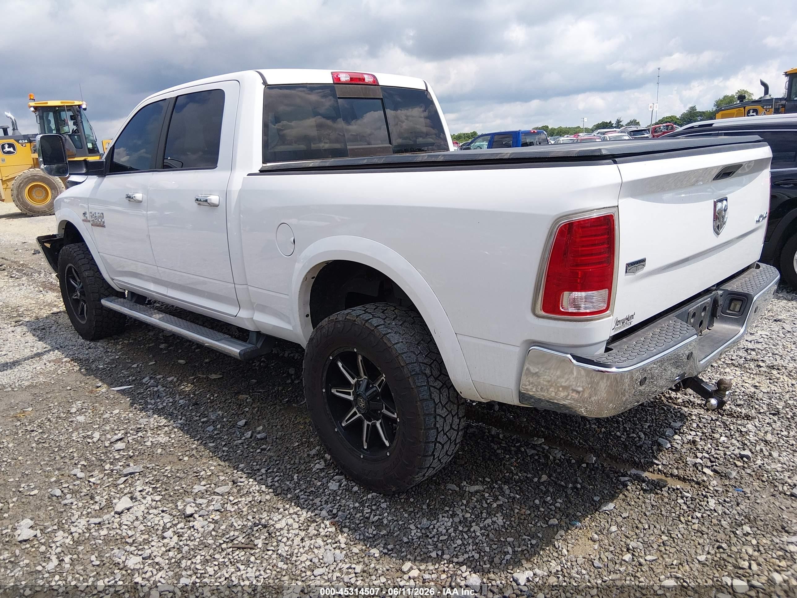 2013 Ram 2500 Laramie White vin: 3C6UR5FLXDG560719