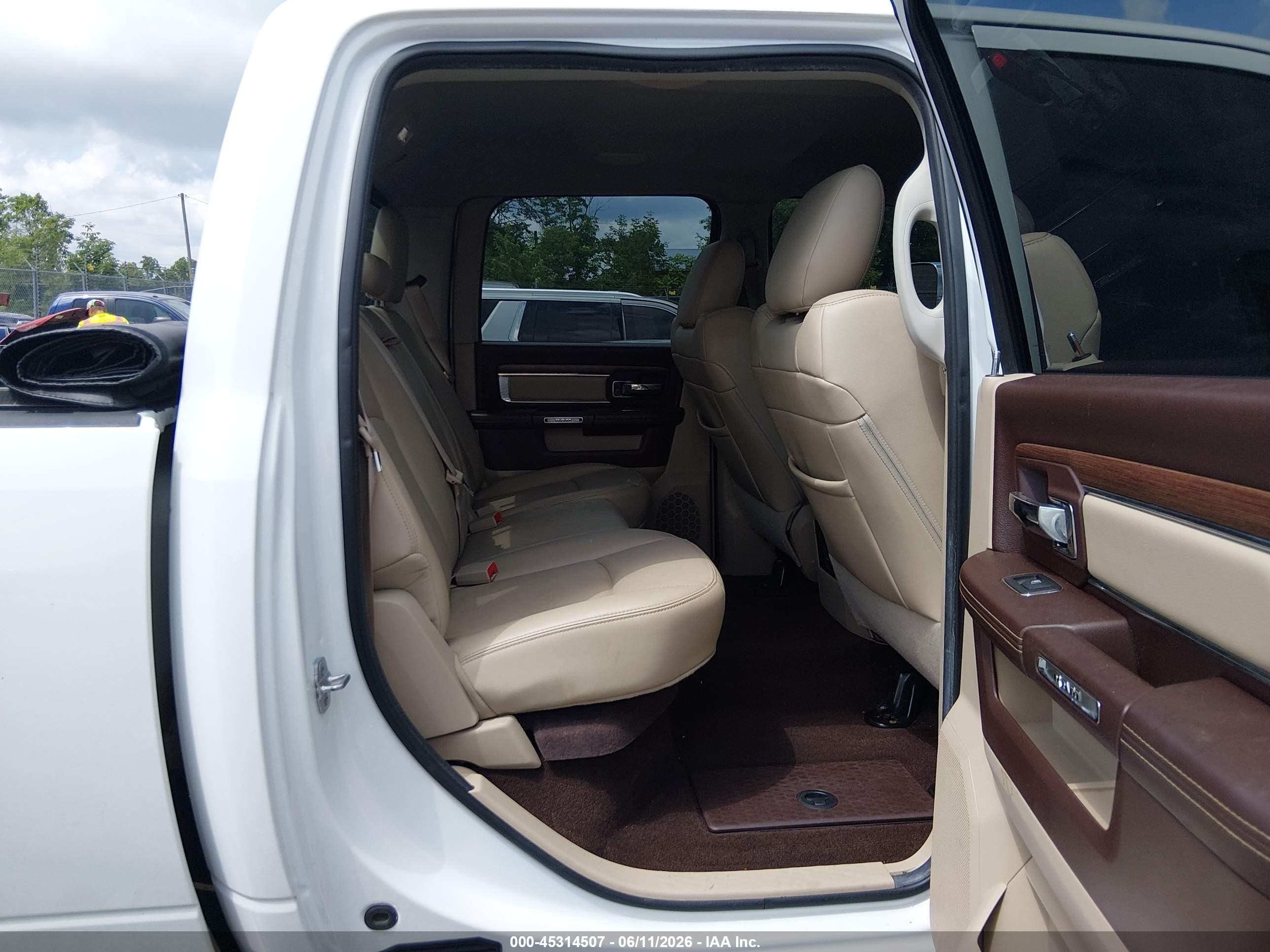 2013 Ram 2500 Laramie White vin: 3C6UR5FLXDG560719