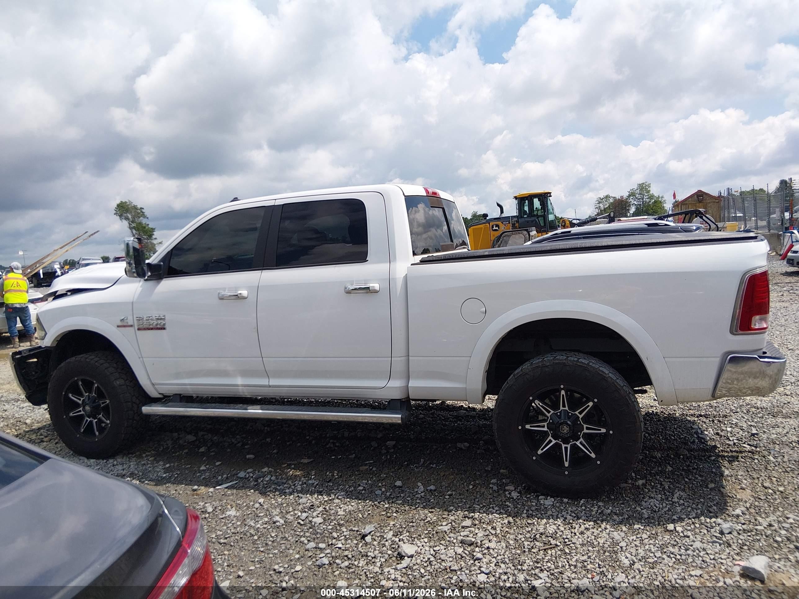 2013 Ram 2500 Laramie White vin: 3C6UR5FLXDG560719