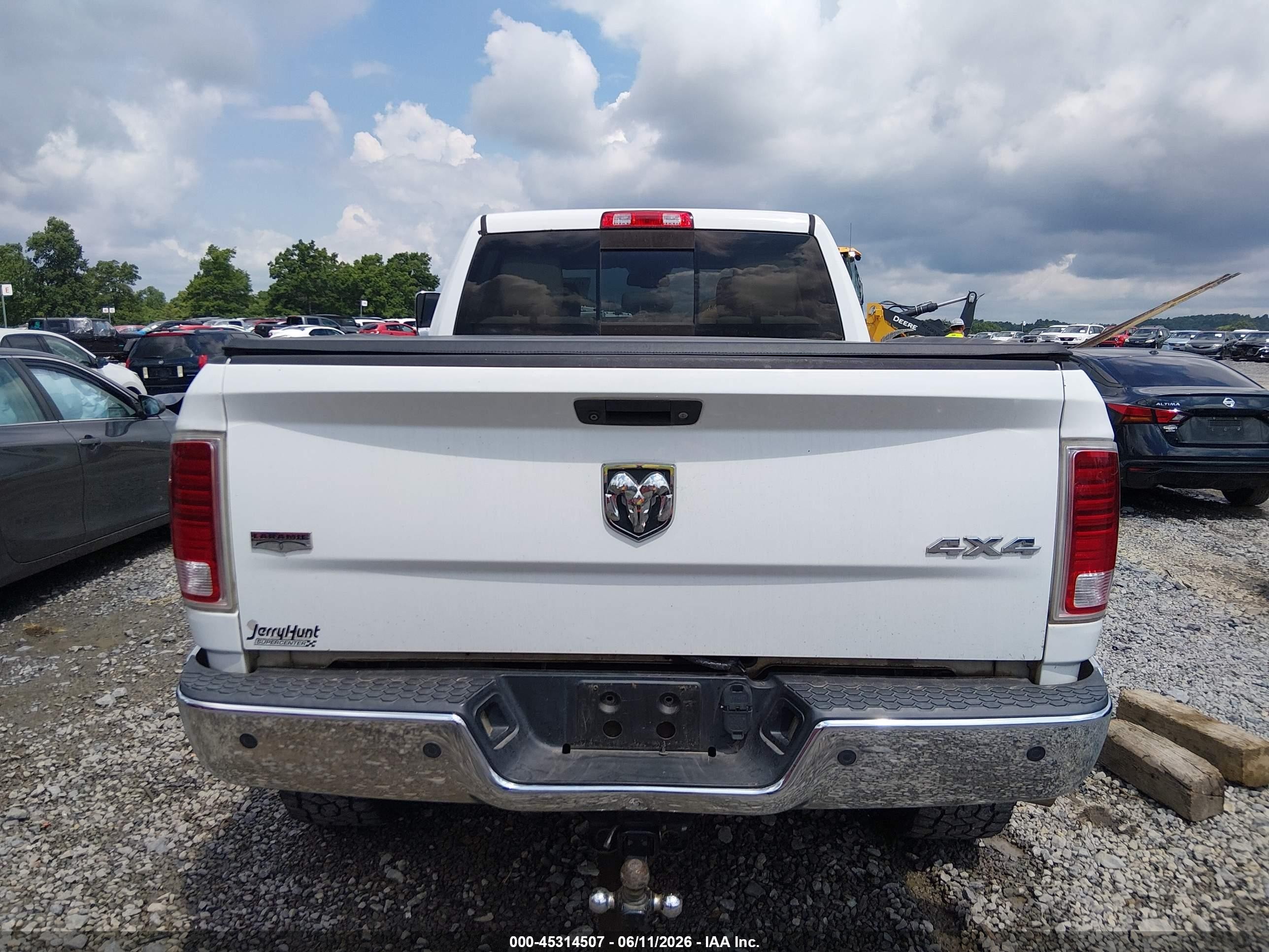 2013 Ram 2500 Laramie White vin: 3C6UR5FLXDG560719