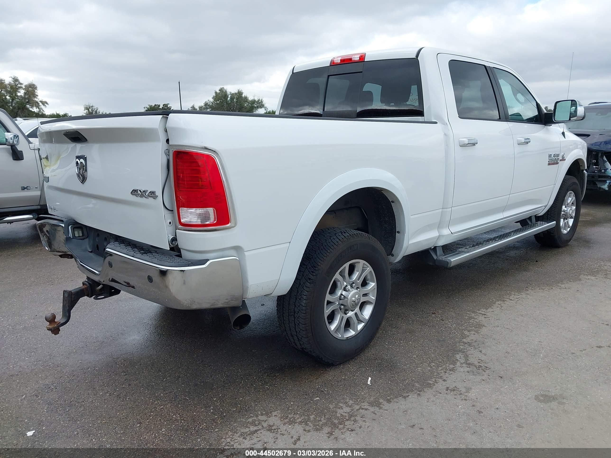 2014 Ram 2500 Laramie White vin: 3C6UR5FLXEG183164