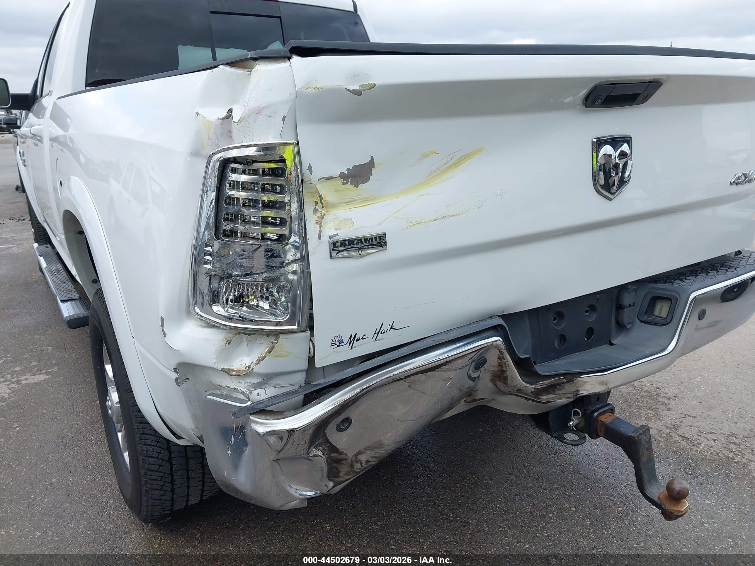 2014 Ram 2500 Laramie White vin: 3C6UR5FLXEG183164