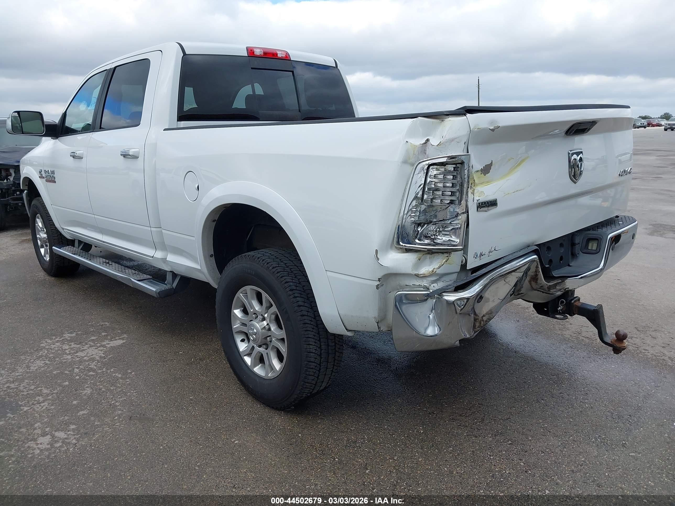 2014 Ram 2500 Laramie White vin: 3C6UR5FLXEG183164
