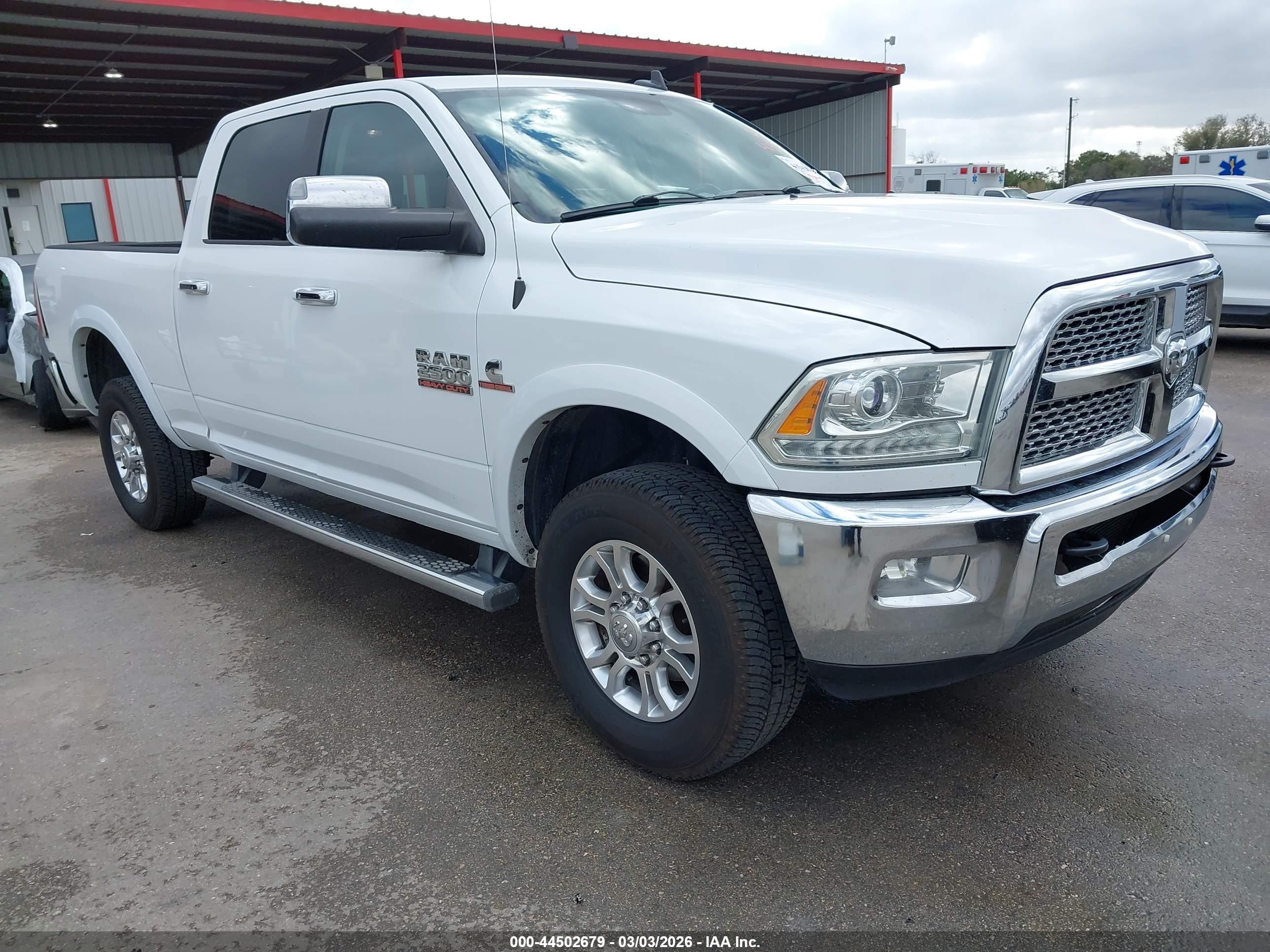 2014 Ram 2500 Laramie White vin: 3C6UR5FLXEG183164