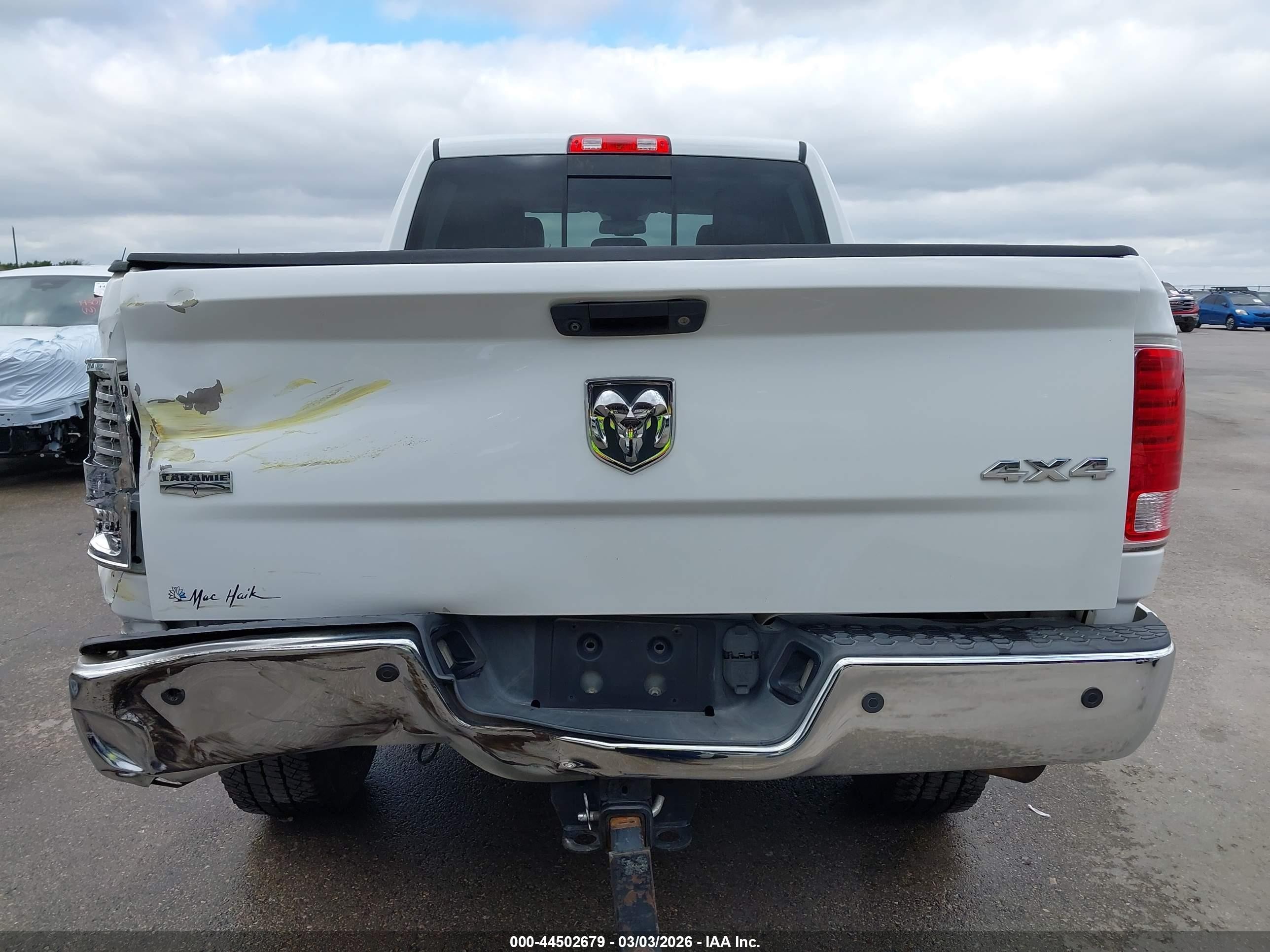 2014 Ram 2500 Laramie White vin: 3C6UR5FLXEG183164
