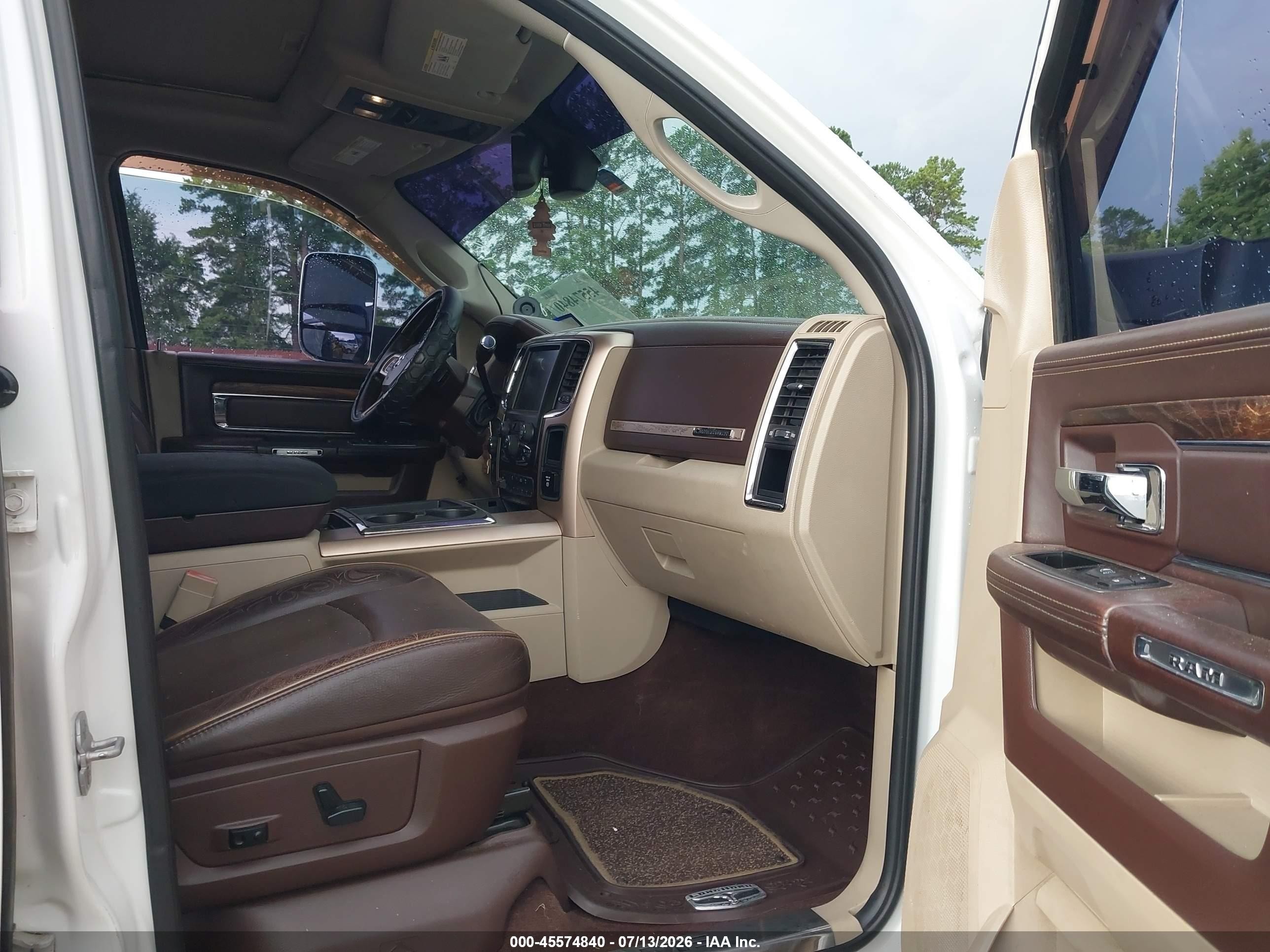 2014 Ram 2500 Longhorn White vin: 3C6UR5GL0EG239451