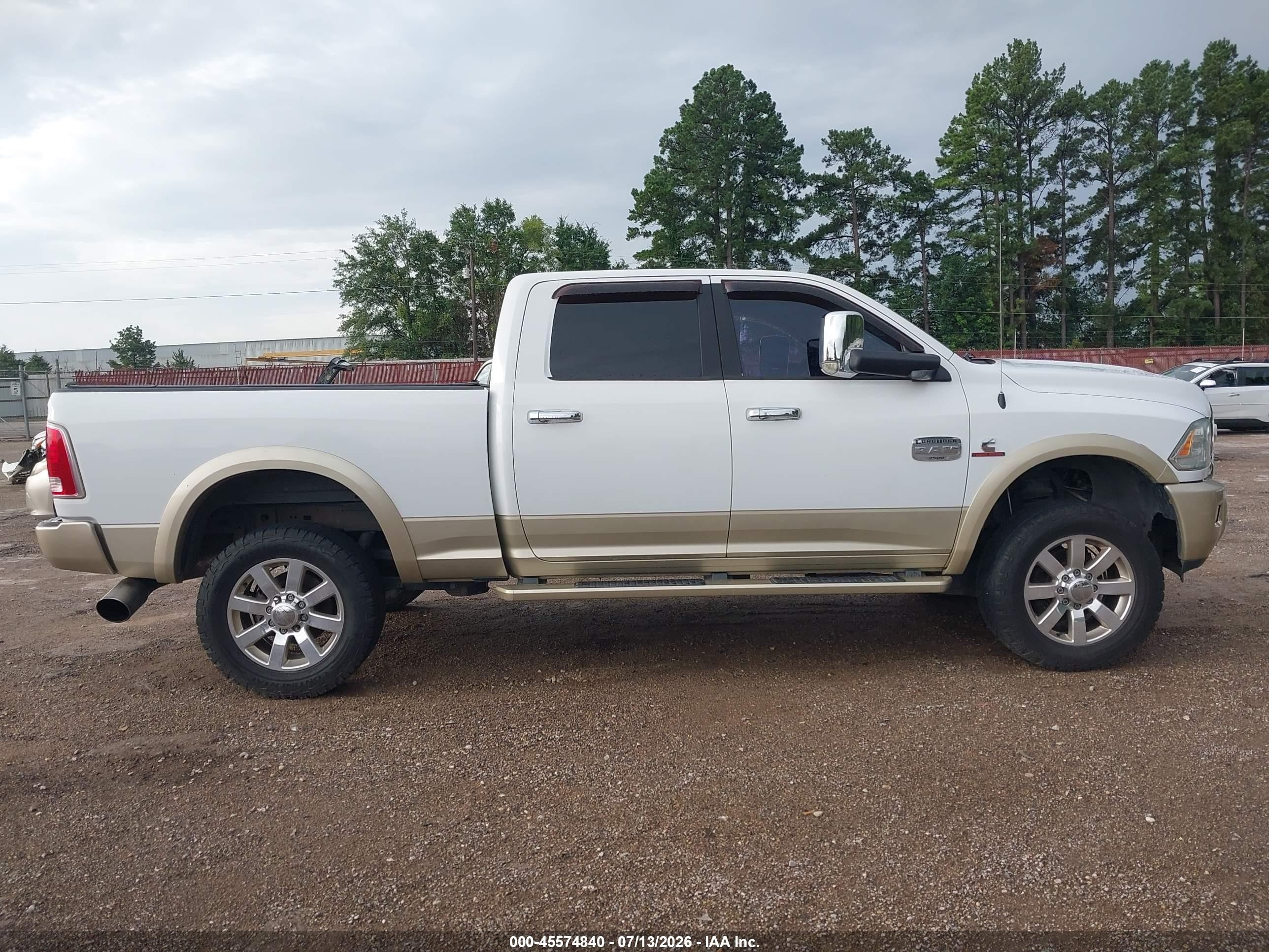 2014 Ram 2500 Longhorn White vin: 3C6UR5GL0EG239451