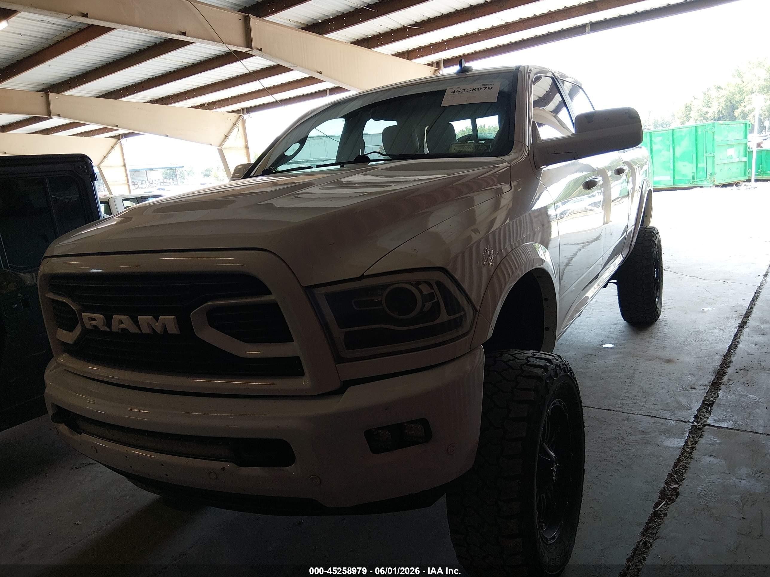 2016 Ram 2500 Laramie Longhorn White vin: 3C6UR5GL5GG106803