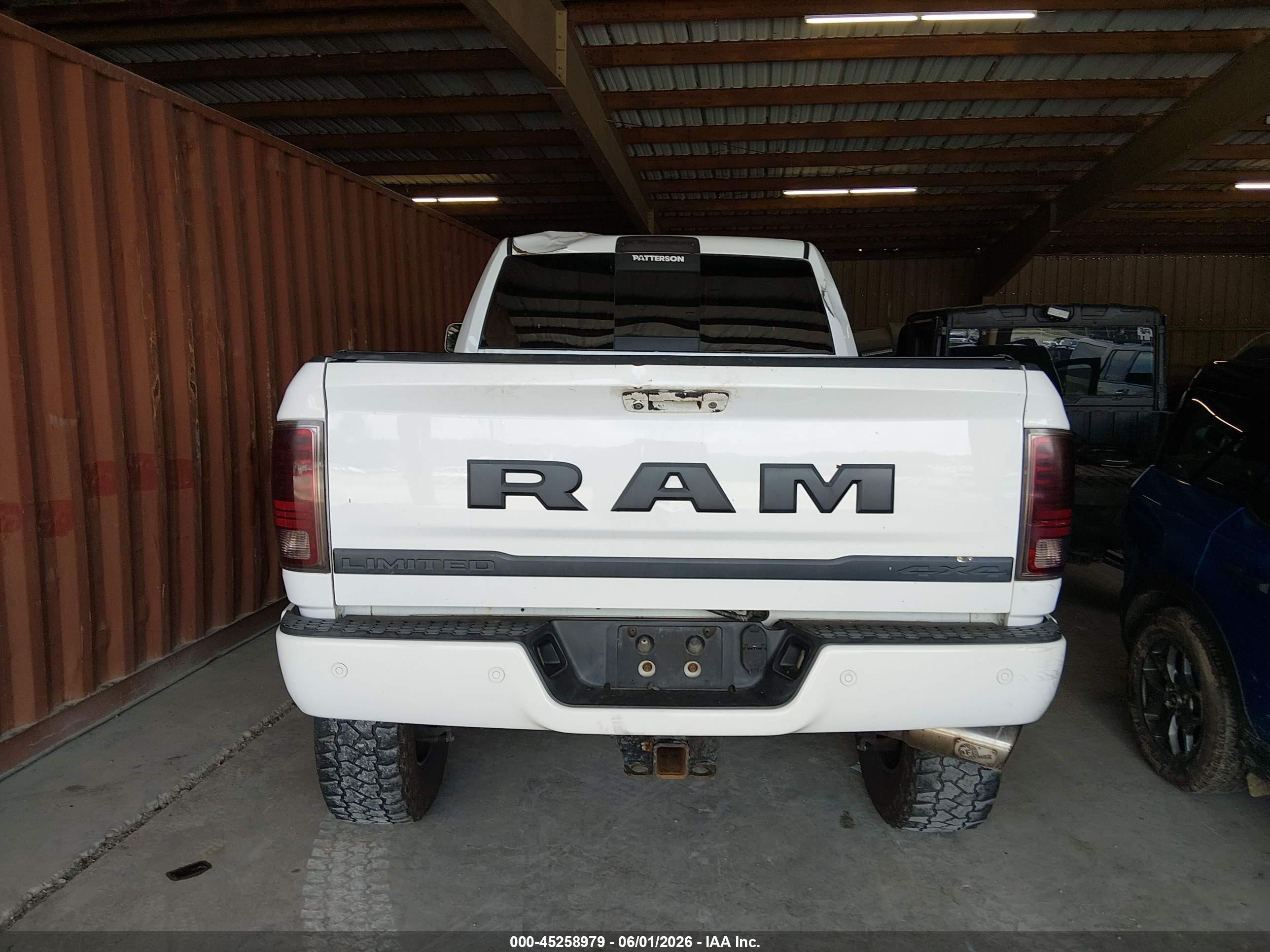 2016 Ram 2500 Laramie Longhorn White vin: 3C6UR5GL5GG106803