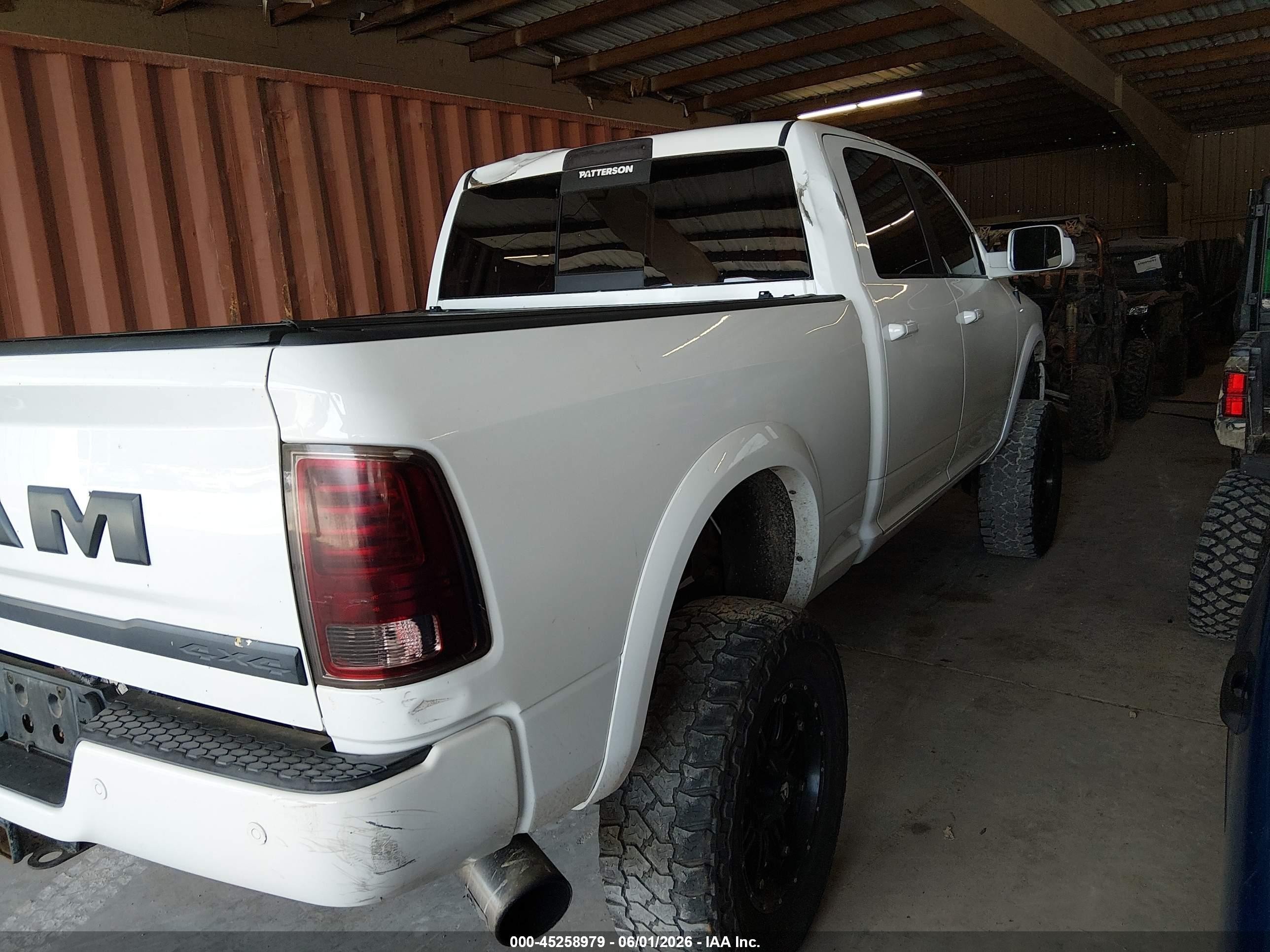2016 Ram 2500 Laramie Longhorn White vin: 3C6UR5GL5GG106803