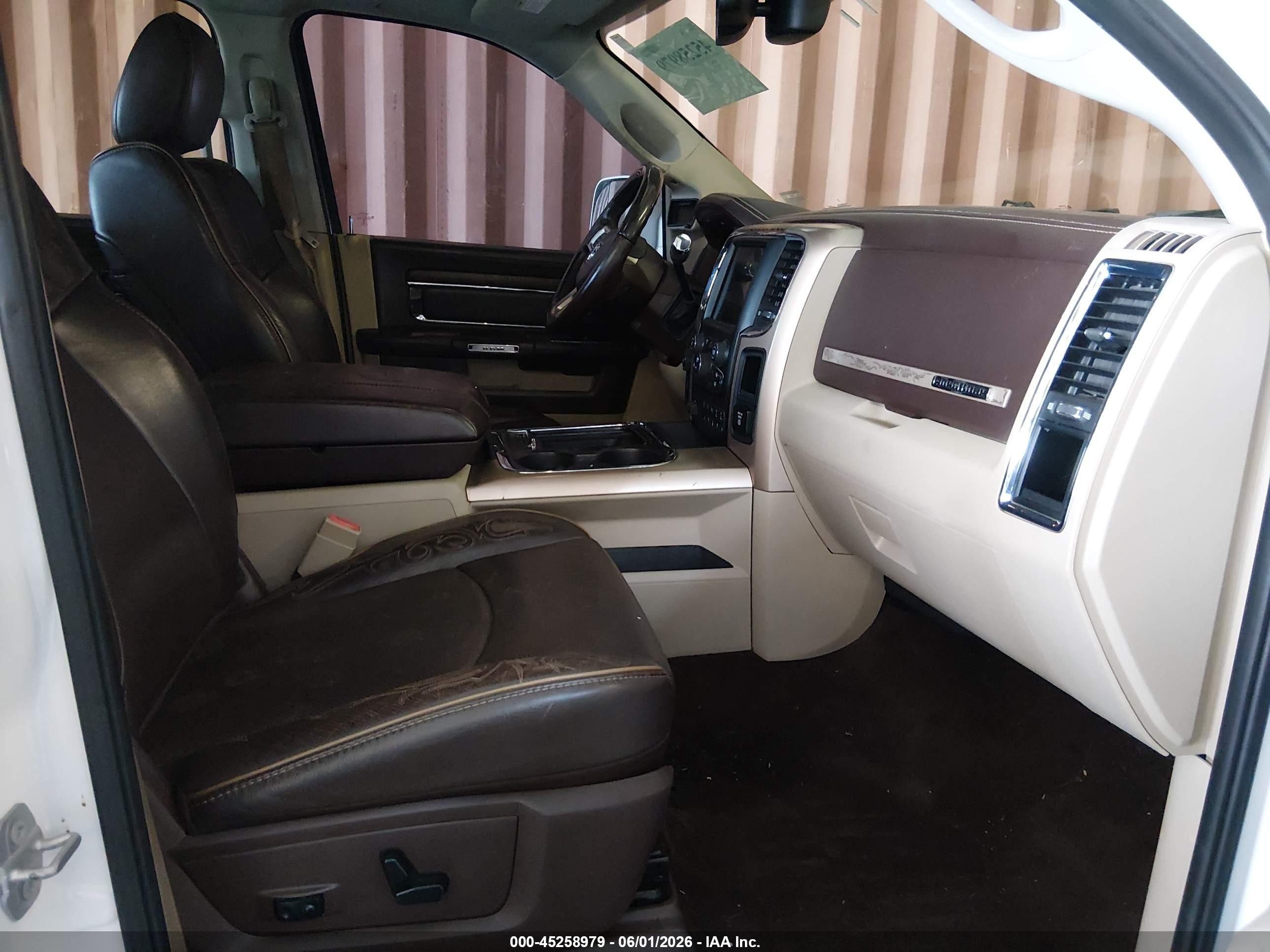2016 Ram 2500 Laramie Longhorn White vin: 3C6UR5GL5GG106803