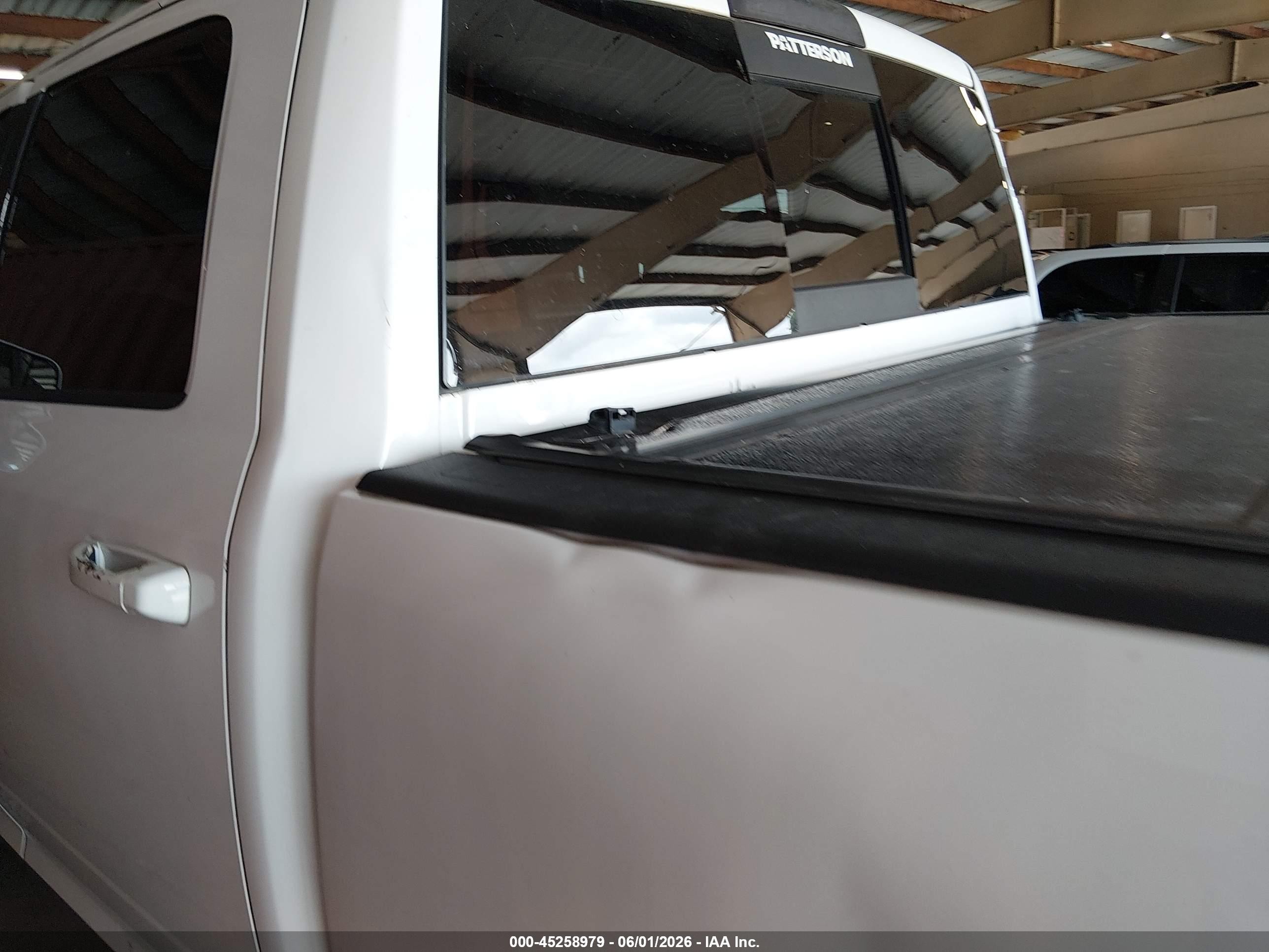 2016 Ram 2500 Laramie Longhorn White vin: 3C6UR5GL5GG106803
