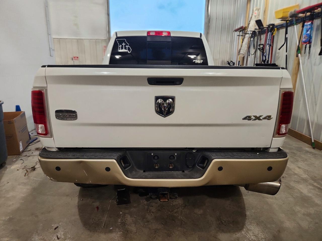 2013 Ram 2500 Longhorn White vin: 3C6UR5GLXDG526472