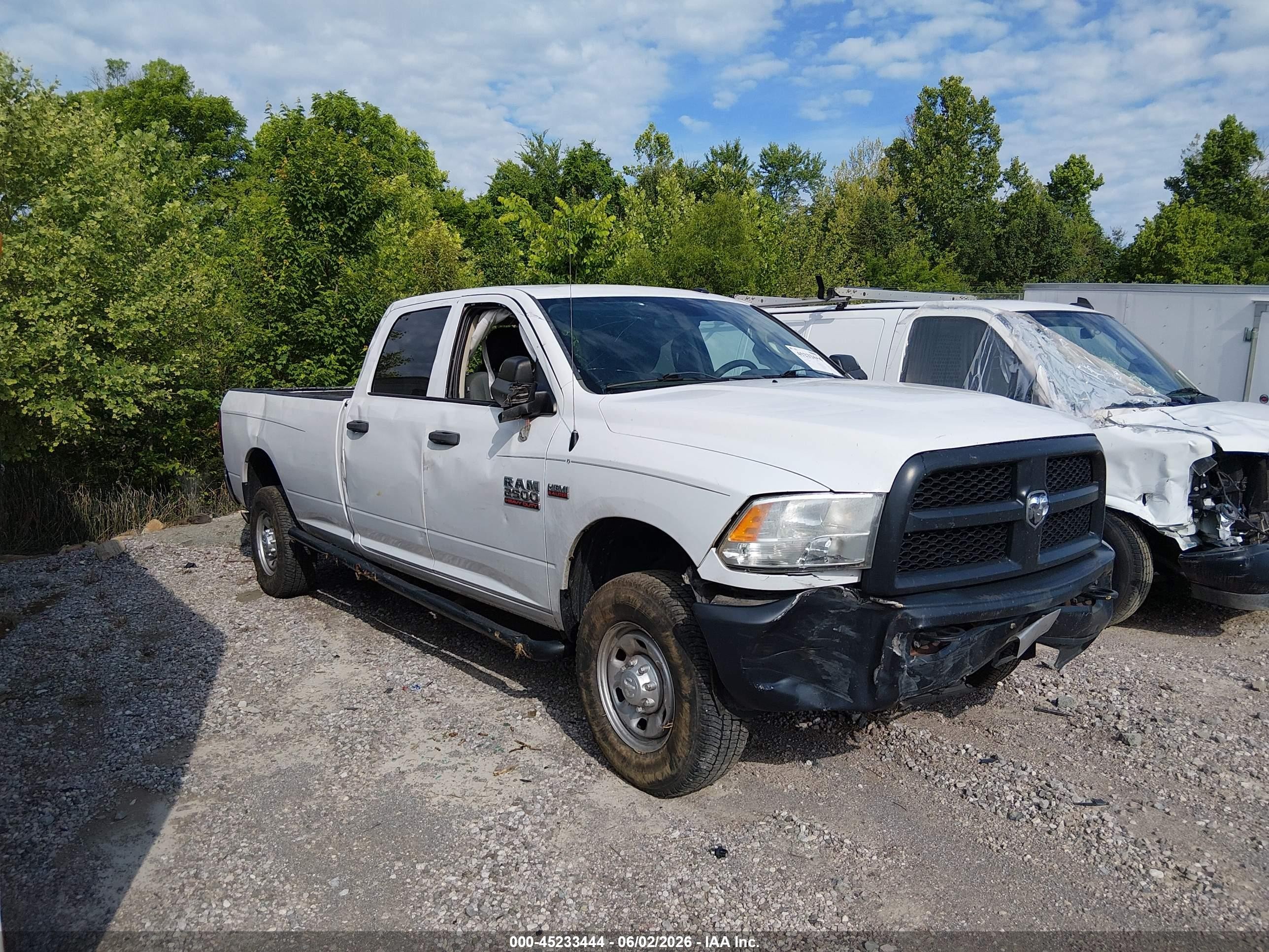 2015 Ram 2500 Tradesman White vin: 3C6UR5HJ0FG558296