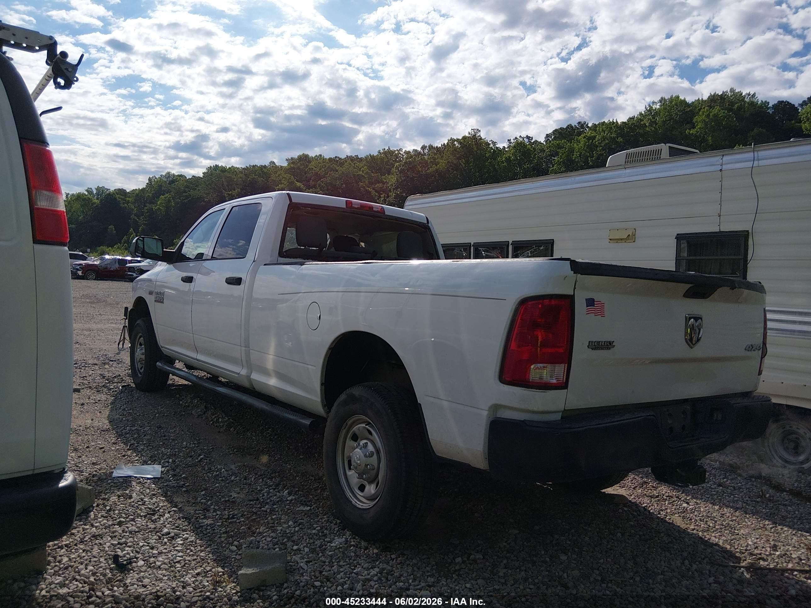 2015 Ram 2500 Tradesman White vin: 3C6UR5HJ0FG558296