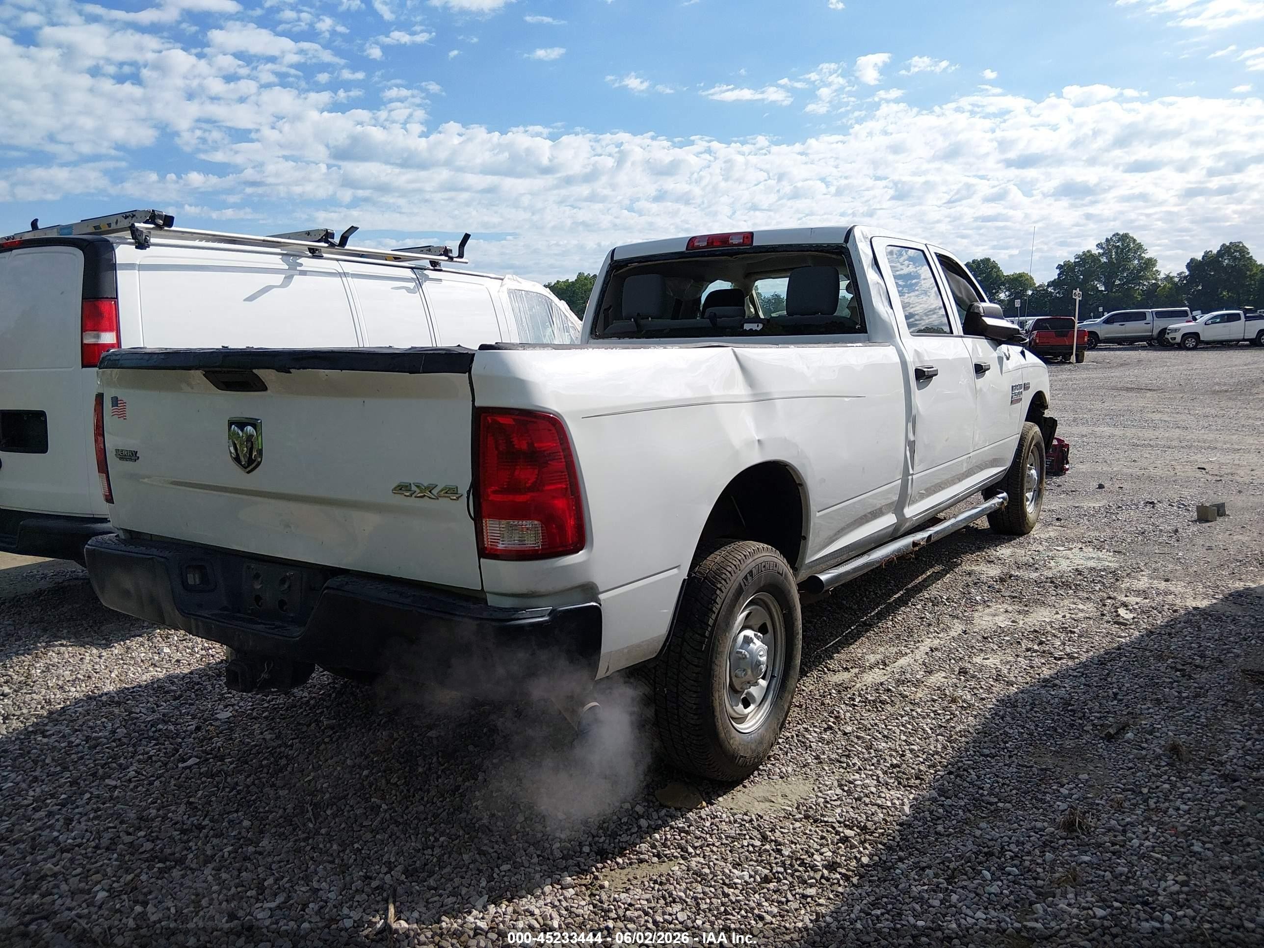 2015 Ram 2500 Tradesman White vin: 3C6UR5HJ0FG558296