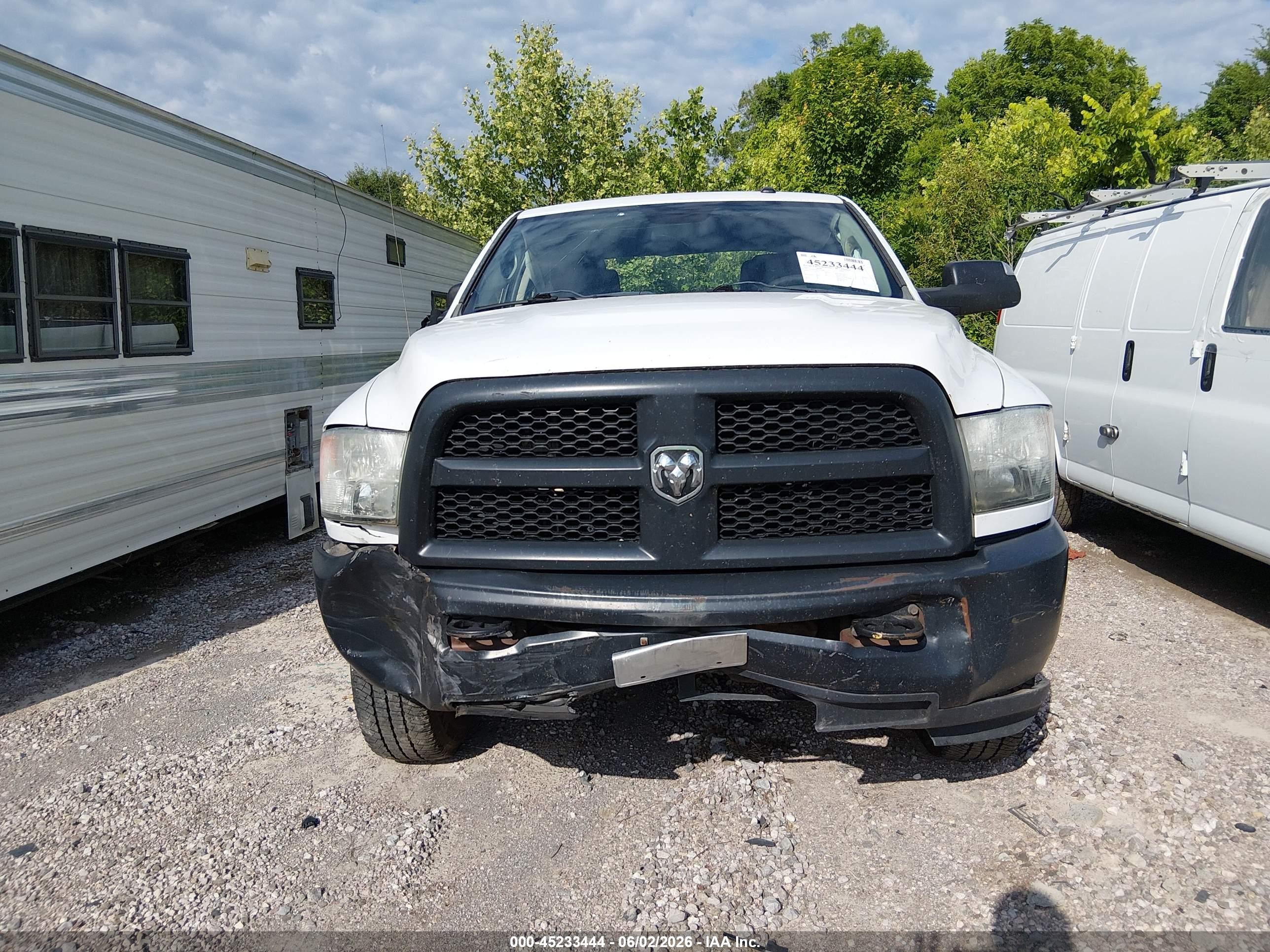 2015 Ram 2500 Tradesman White vin: 3C6UR5HJ0FG558296