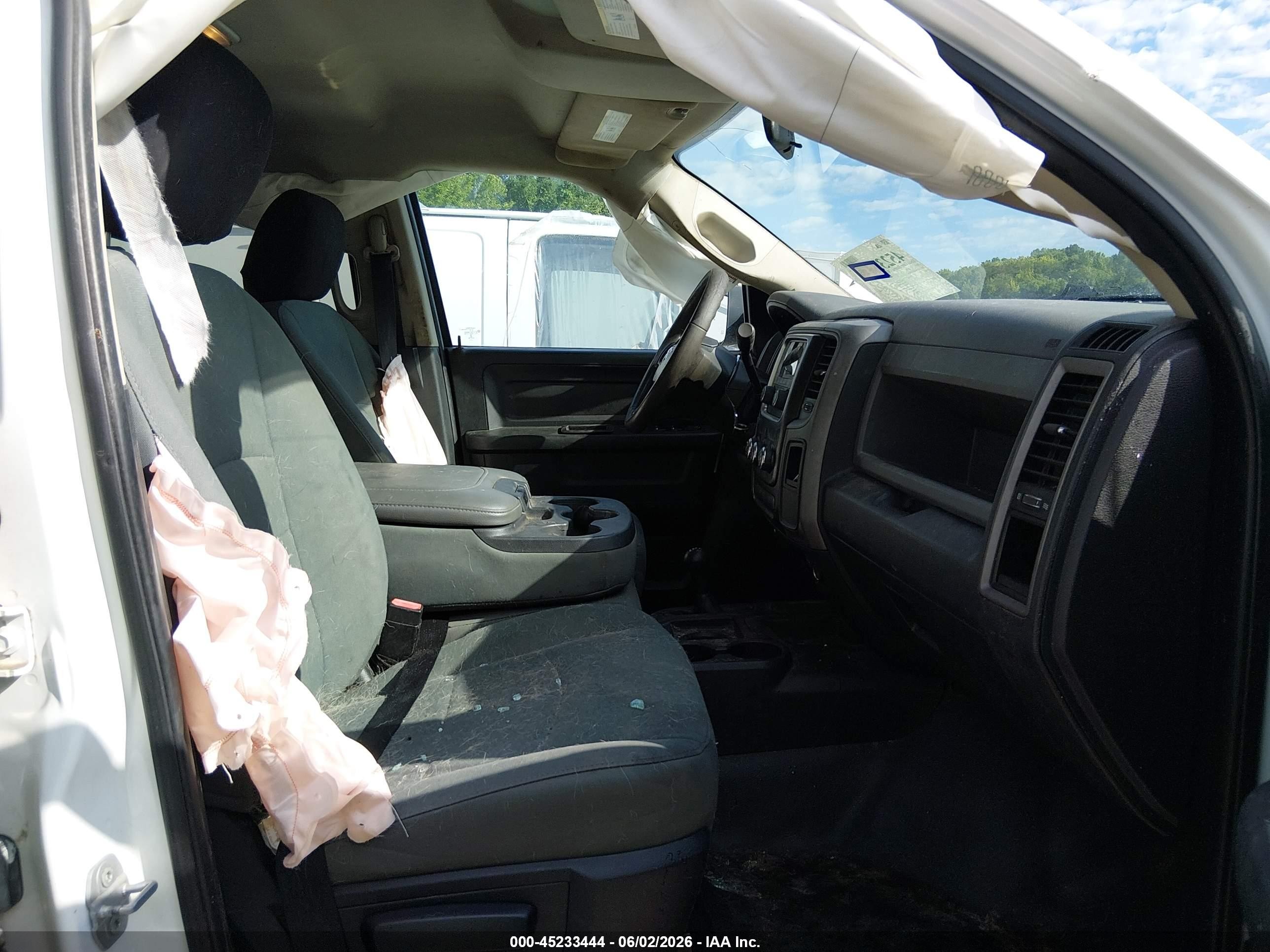 2015 Ram 2500 Tradesman White vin: 3C6UR5HJ0FG558296