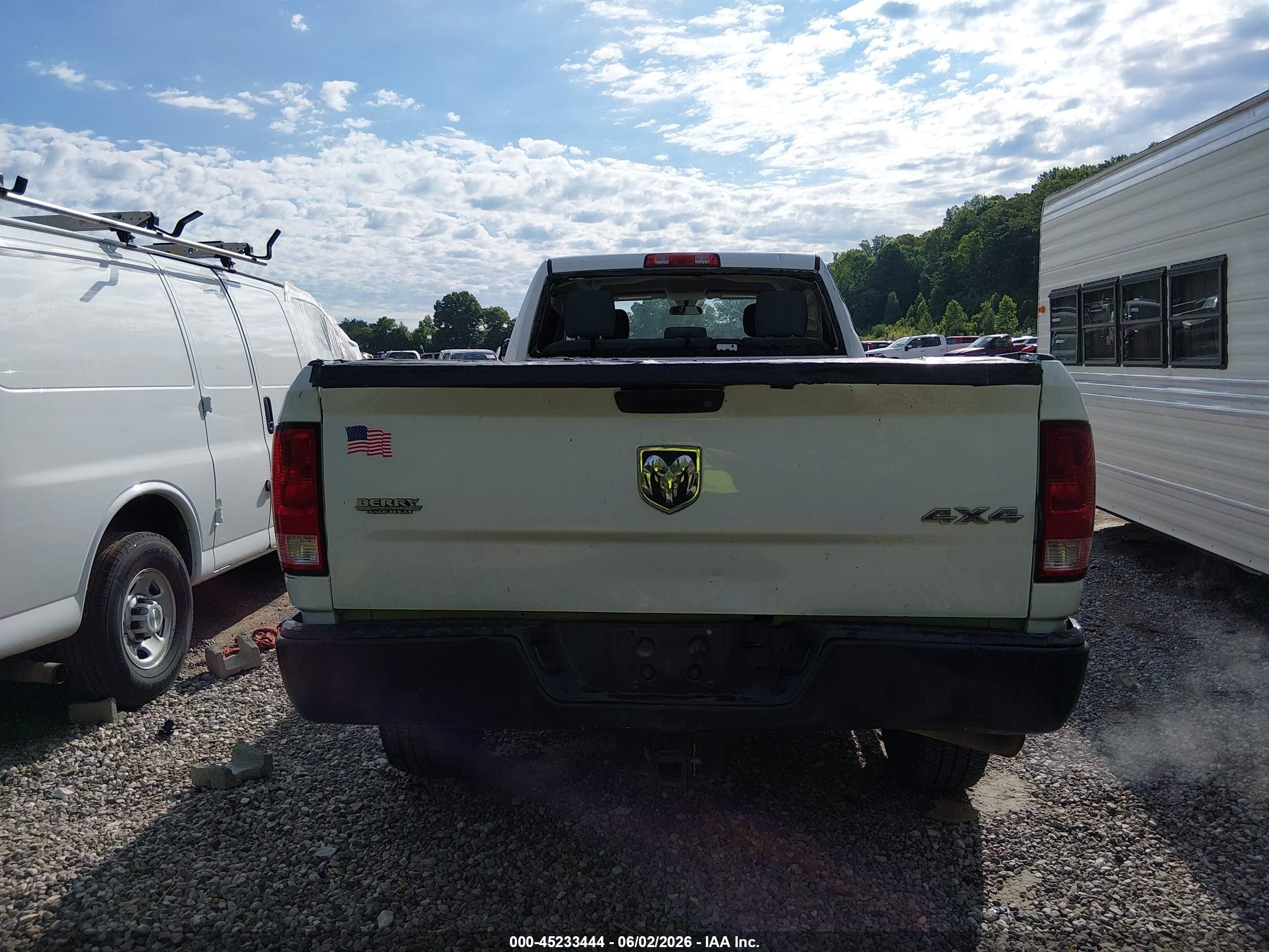 2015 Ram 2500 Tradesman White vin: 3C6UR5HJ0FG558296