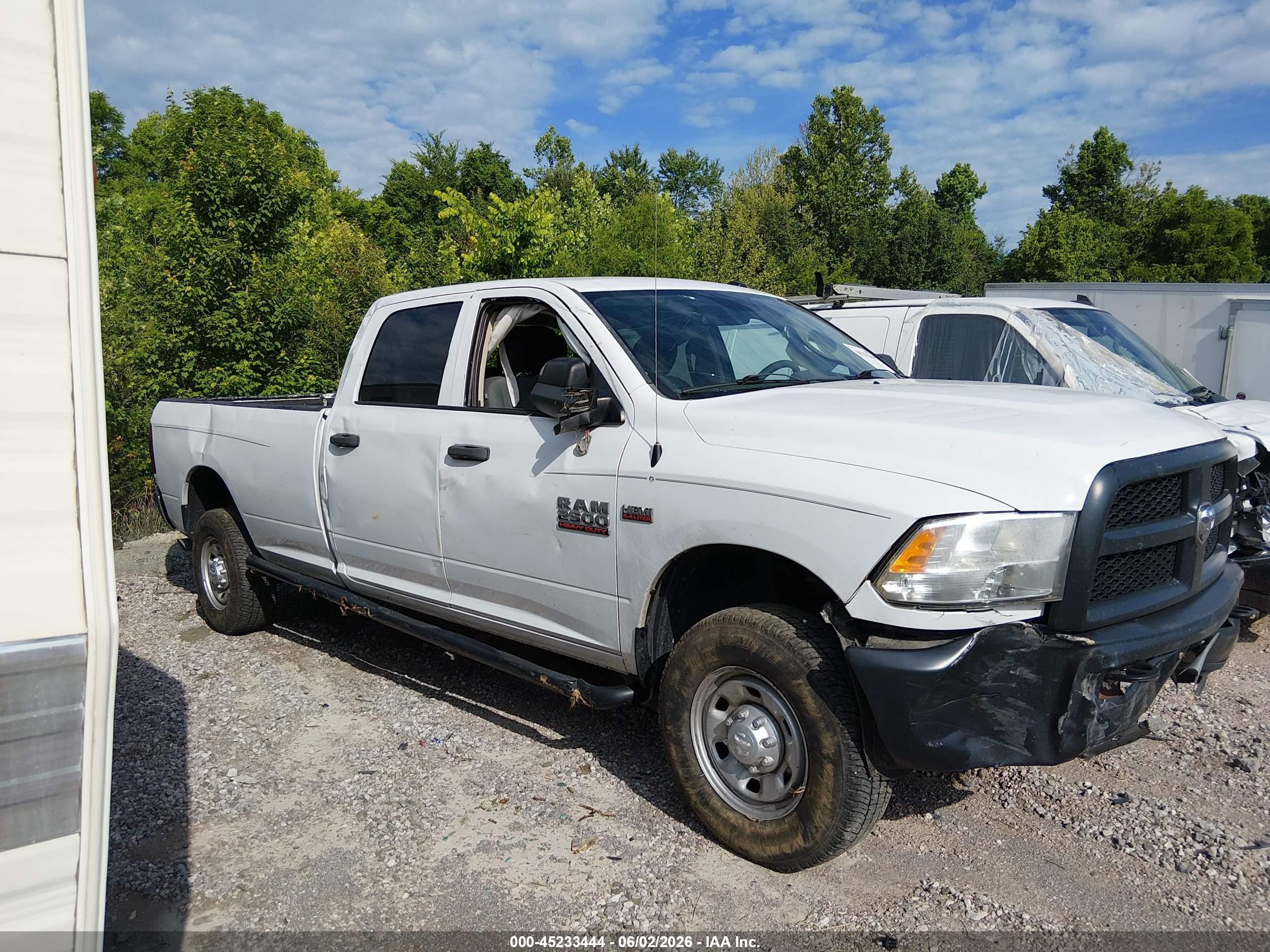 2015 Ram 2500 Tradesman White vin: 3C6UR5HJ0FG558296