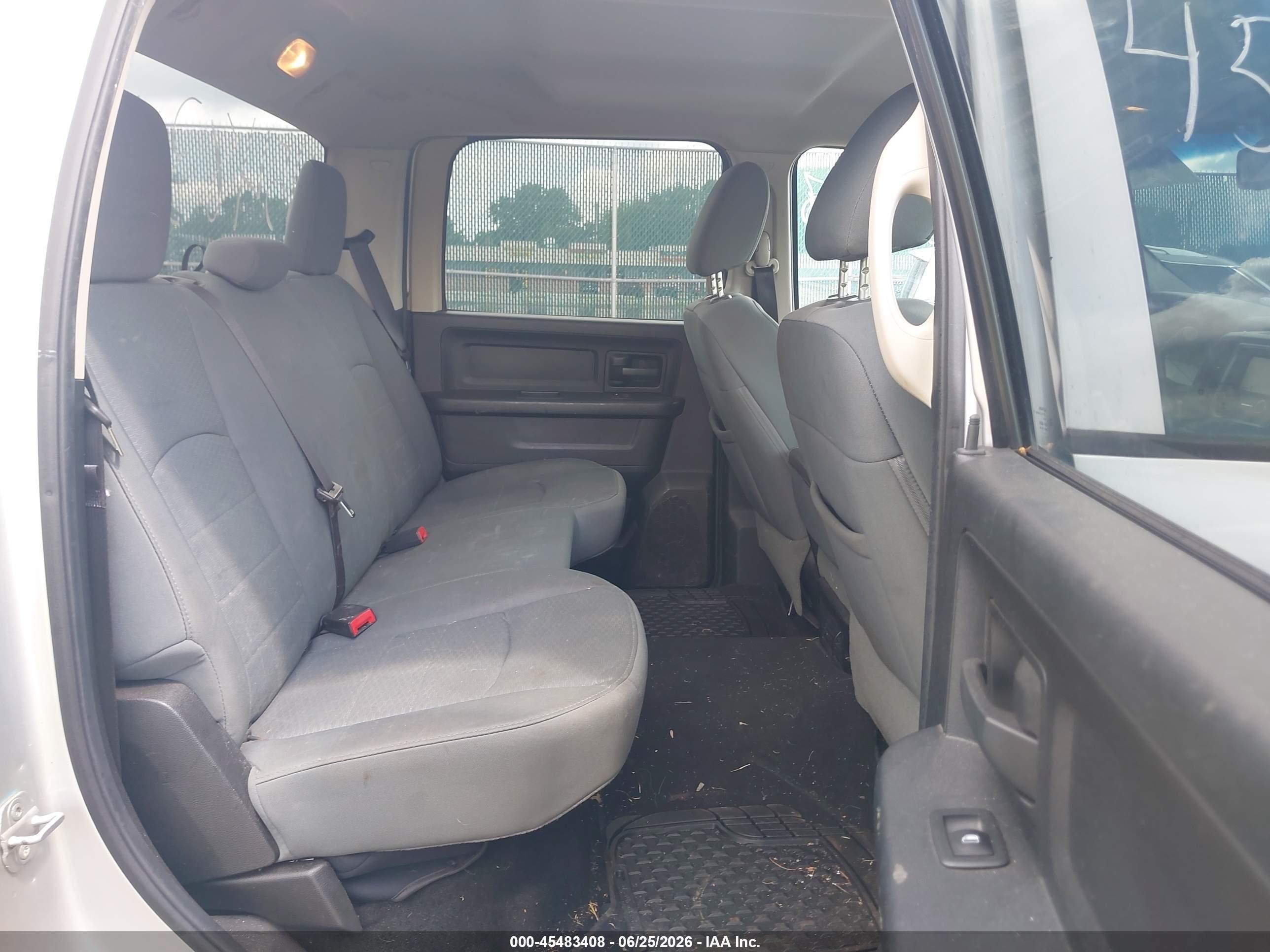 2014 Ram 2500 Tradesman Silver vin: 3C6UR5HJ1EG113645