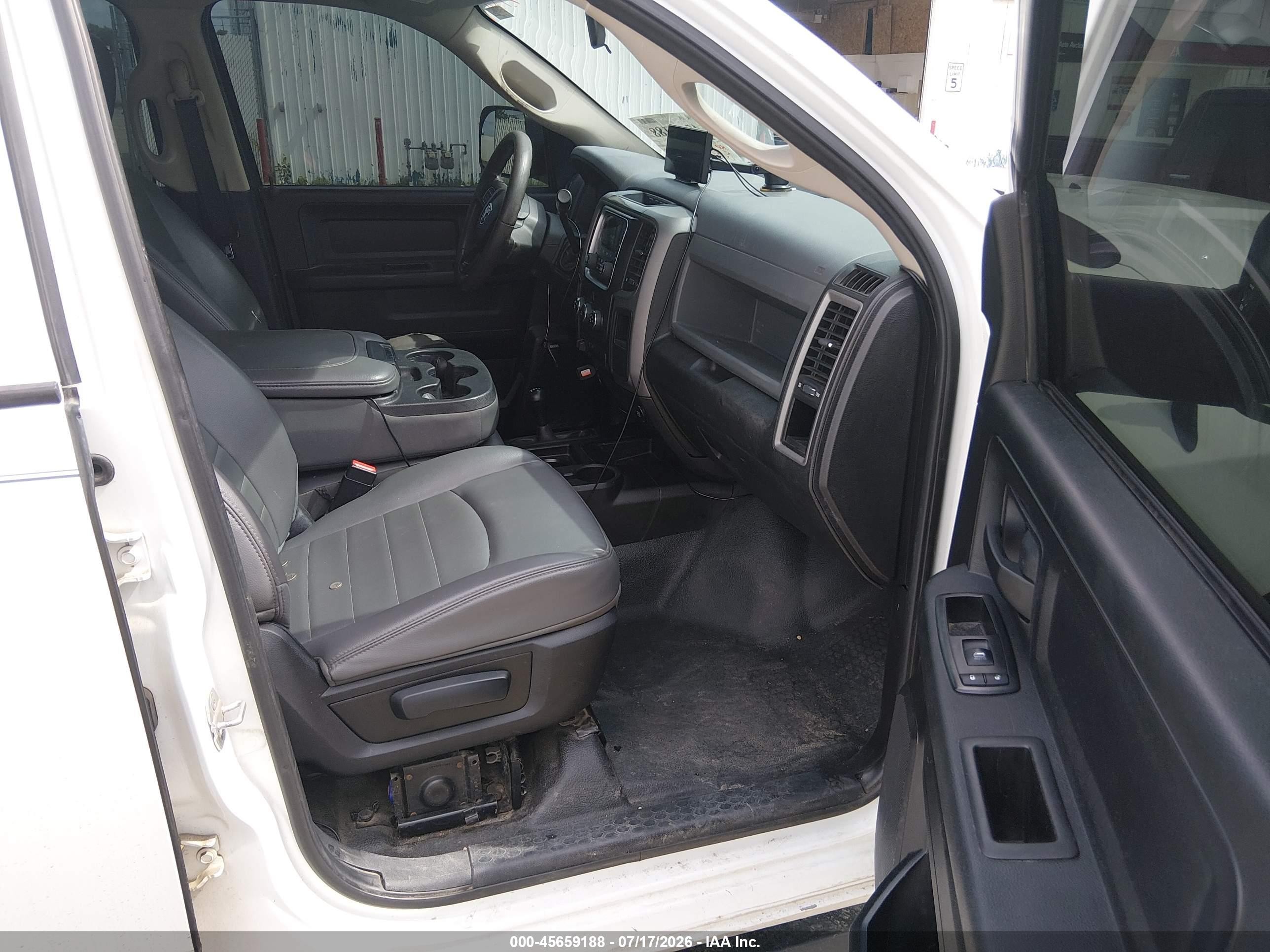 2014 Ram 2500 Tradesman White vin: 3C6UR5HJ5EG143358