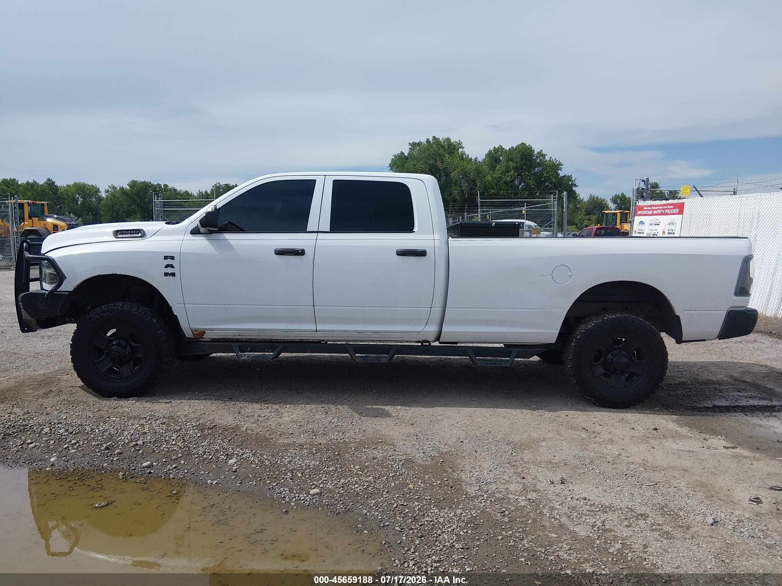 2014 Ram 2500 Tradesman White vin: 3C6UR5HJ5EG143358