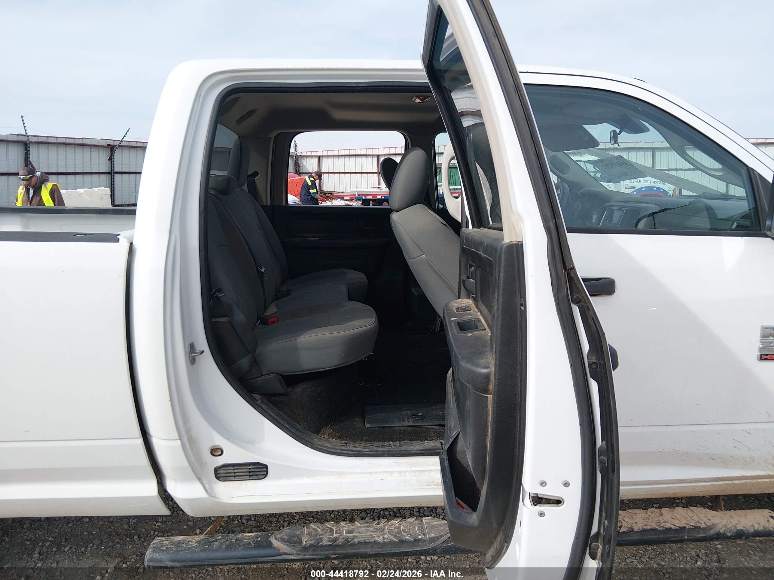 2014 Ram 2500 Tradesman White vin: 3C6UR5HL3EG309300