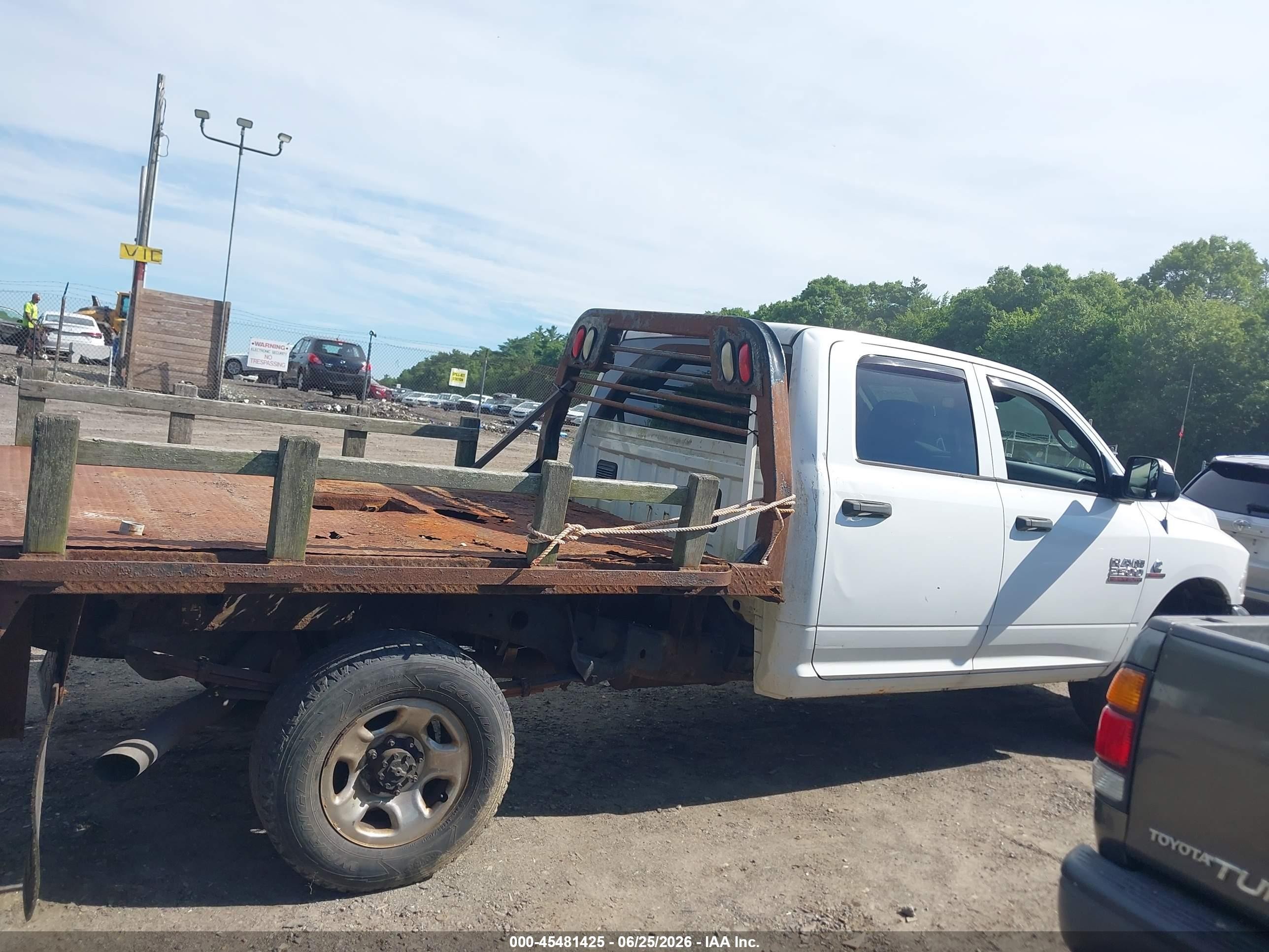 2013 Ram 2500 Tradesman White vin: 3C6UR5HL8DG612152