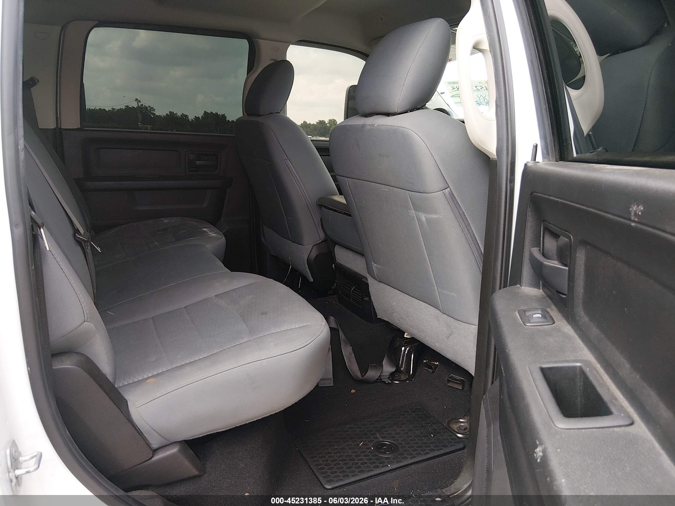2018 Ram 2500 Tradesman  4x4 8' Box White vin: 3C6UR5HL9JG314141