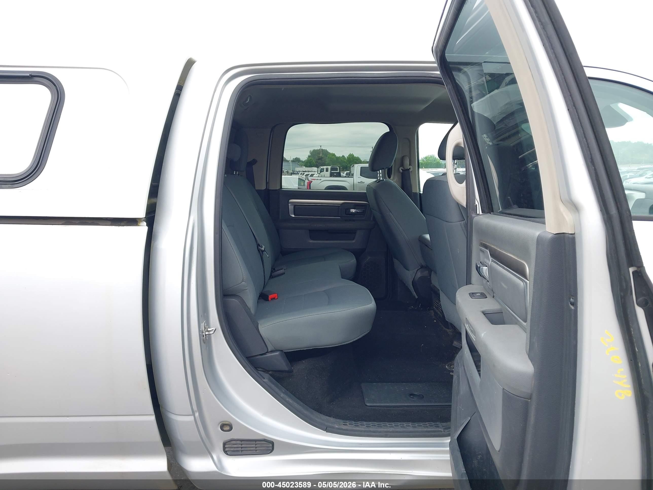 2015 Ram 2500 Slt Silver vin: 3C6UR5JL0FG691622