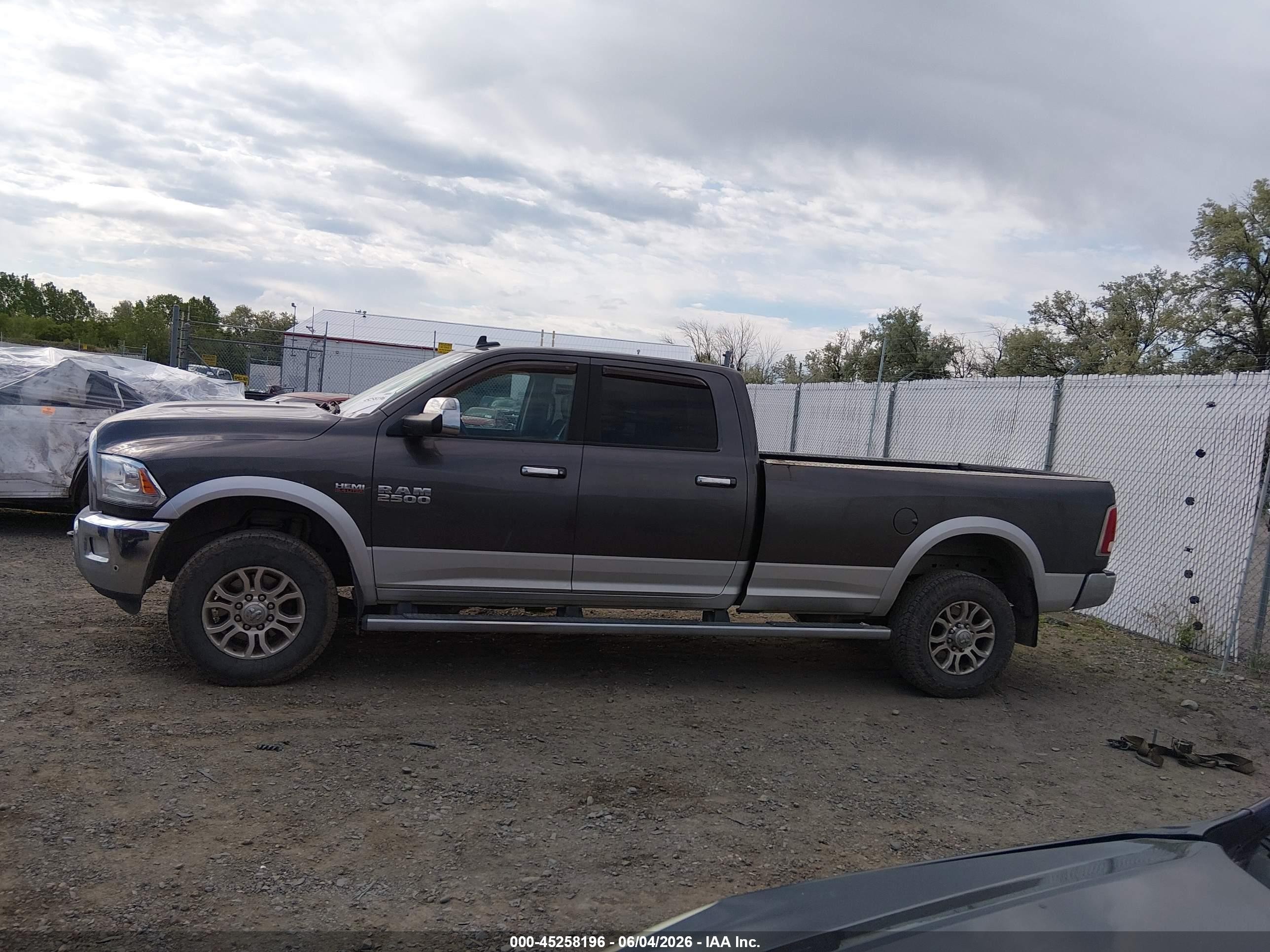 2015 Ram 2500 Laramie Gray vin: 3C6UR5KJ8FG515821
