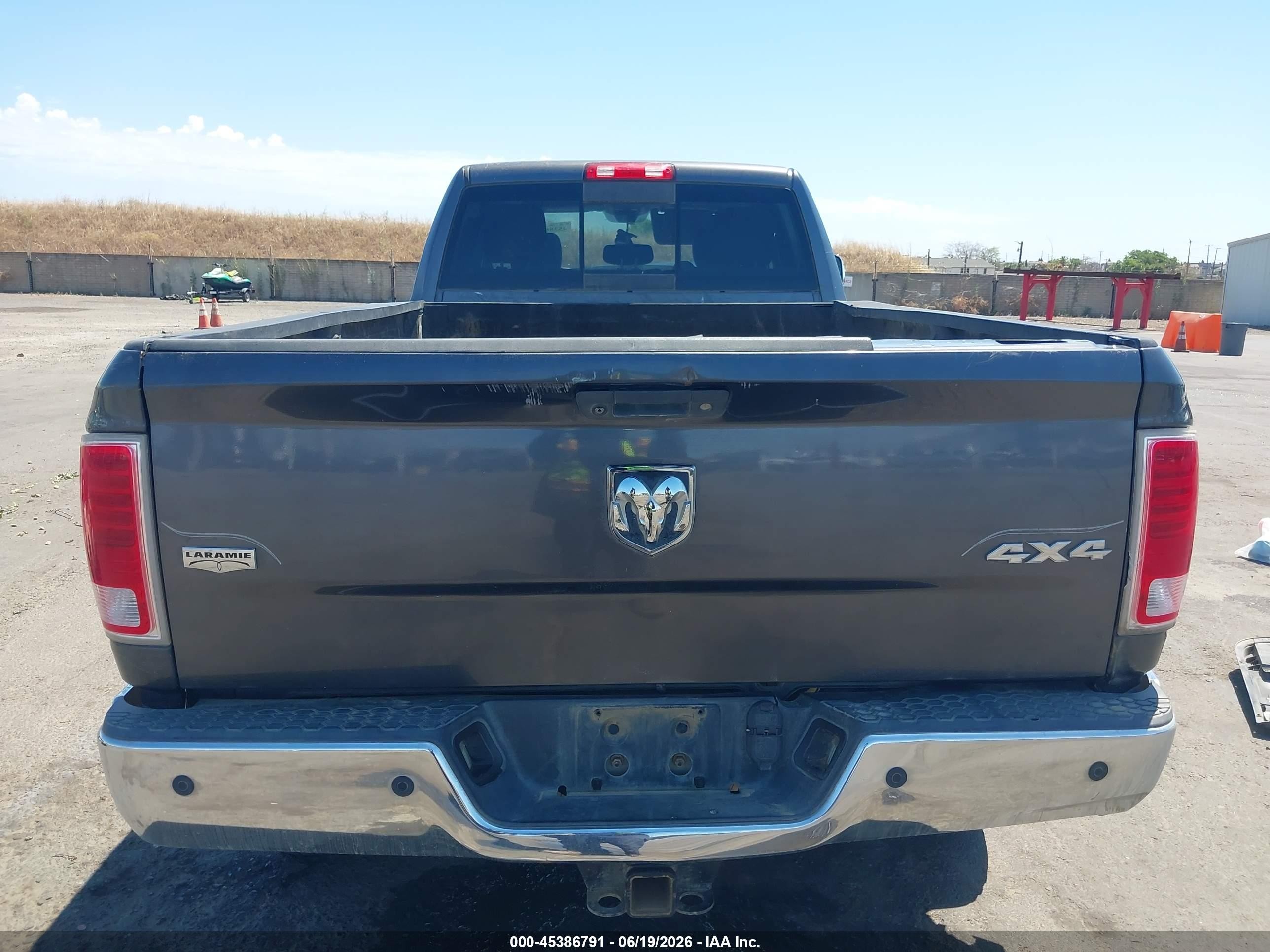 2015 Ram 2500 Laramie Gray vin: 3C6UR5KL9FG505316